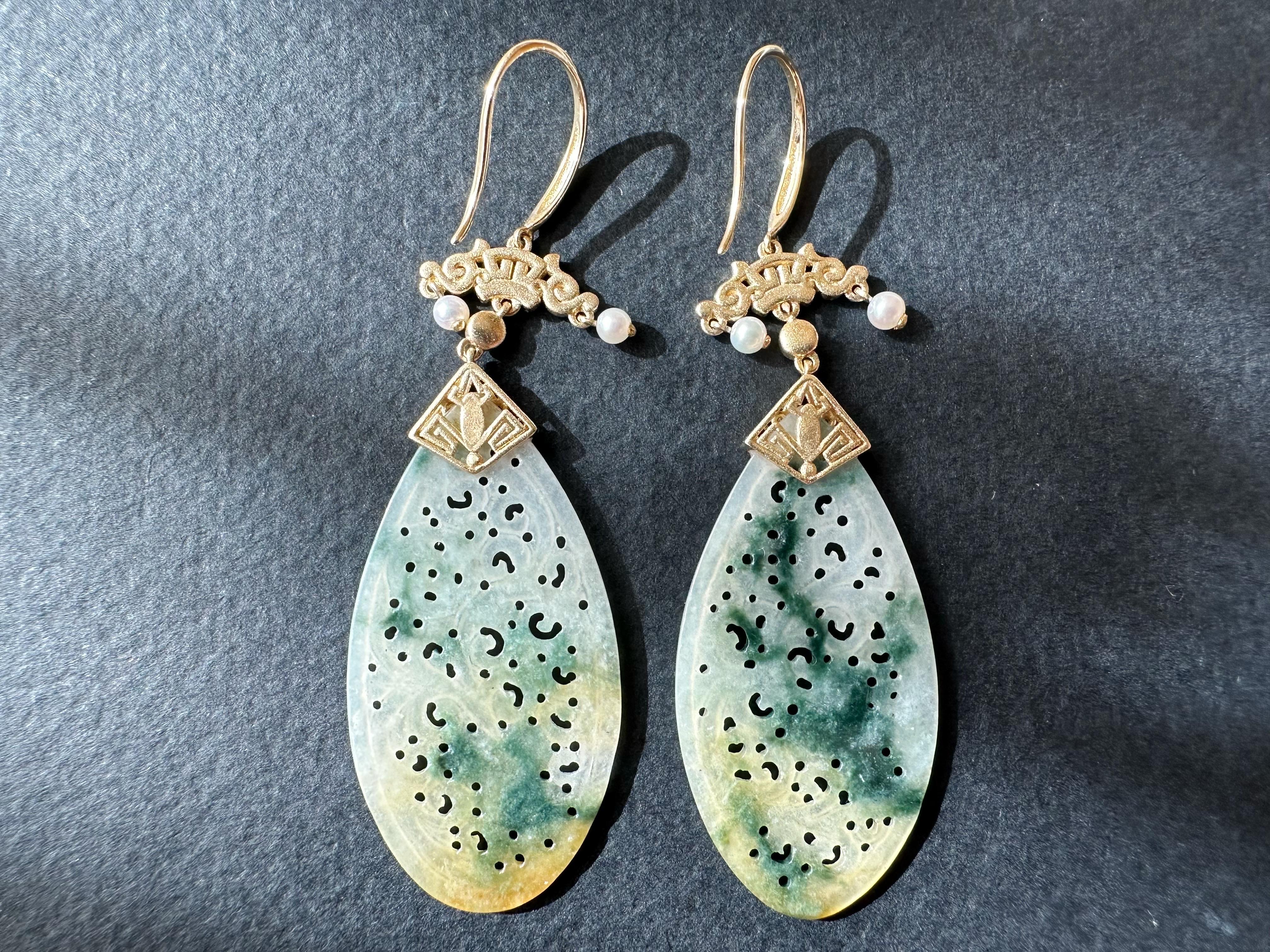 Natürliche Myanmar Icy Typ Bicolor Grüne und Gelbe Jade geschnitzte 18K Gold Ohrringe im Angebot 1