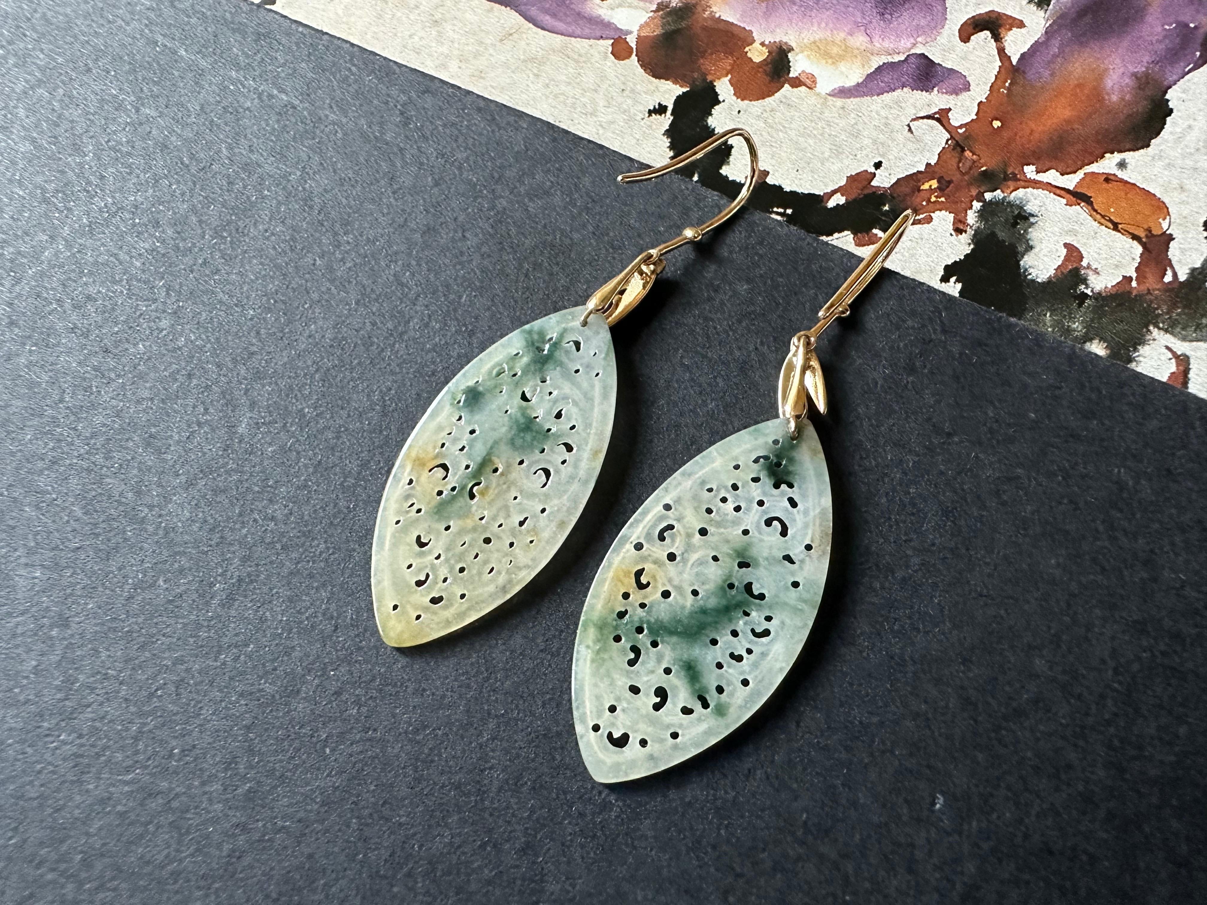 Natürliche Myanmar Icy Typ Bicolor Grüne und Gelbe Jade geschnitzte 18K Gold Ohrringe im Angebot 2