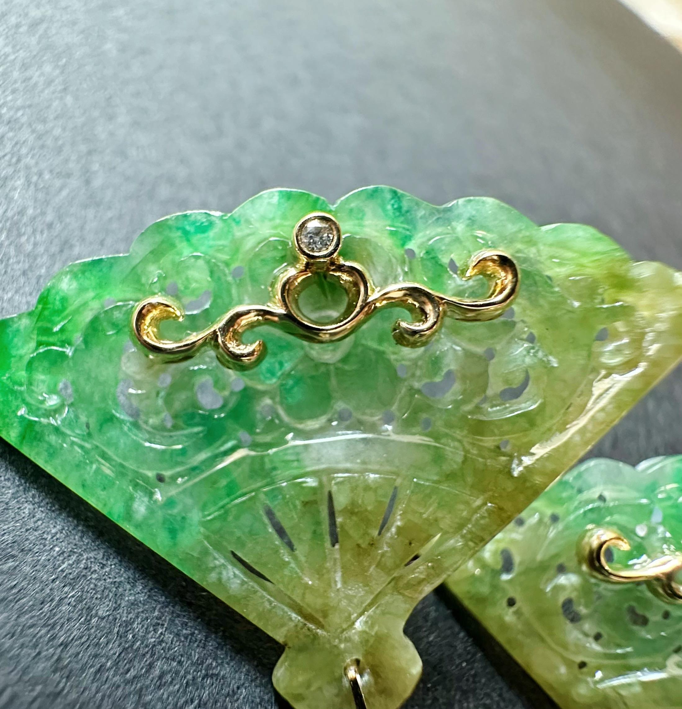 Pendientes de Jade Natural de Myanmar Bicolor Verde Vivo y Amarillo en Forma de Abanico en venta 5