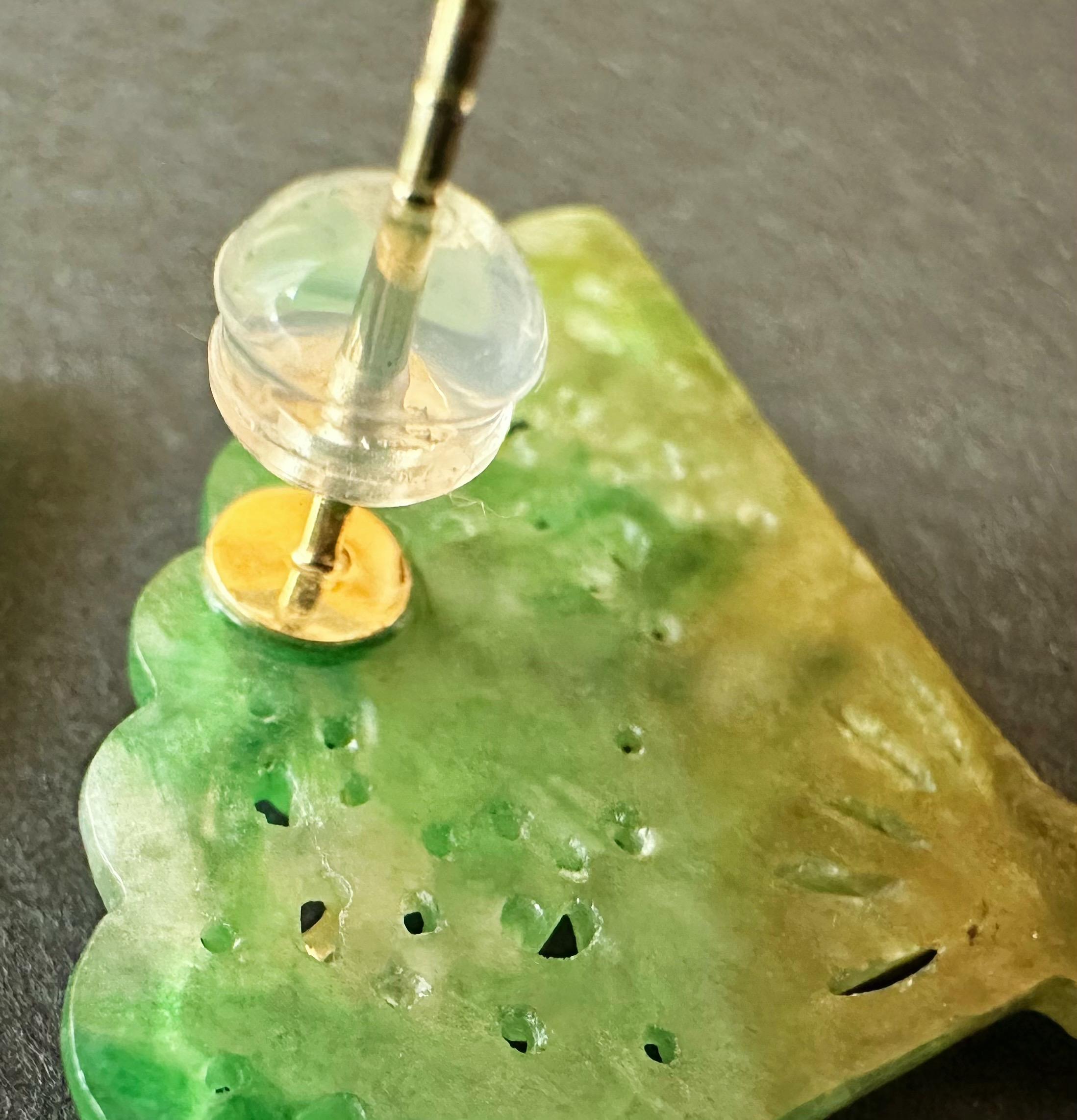 Pendientes de Jade Natural de Myanmar Bicolor Verde Vivo y Amarillo en Forma de Abanico en venta 6