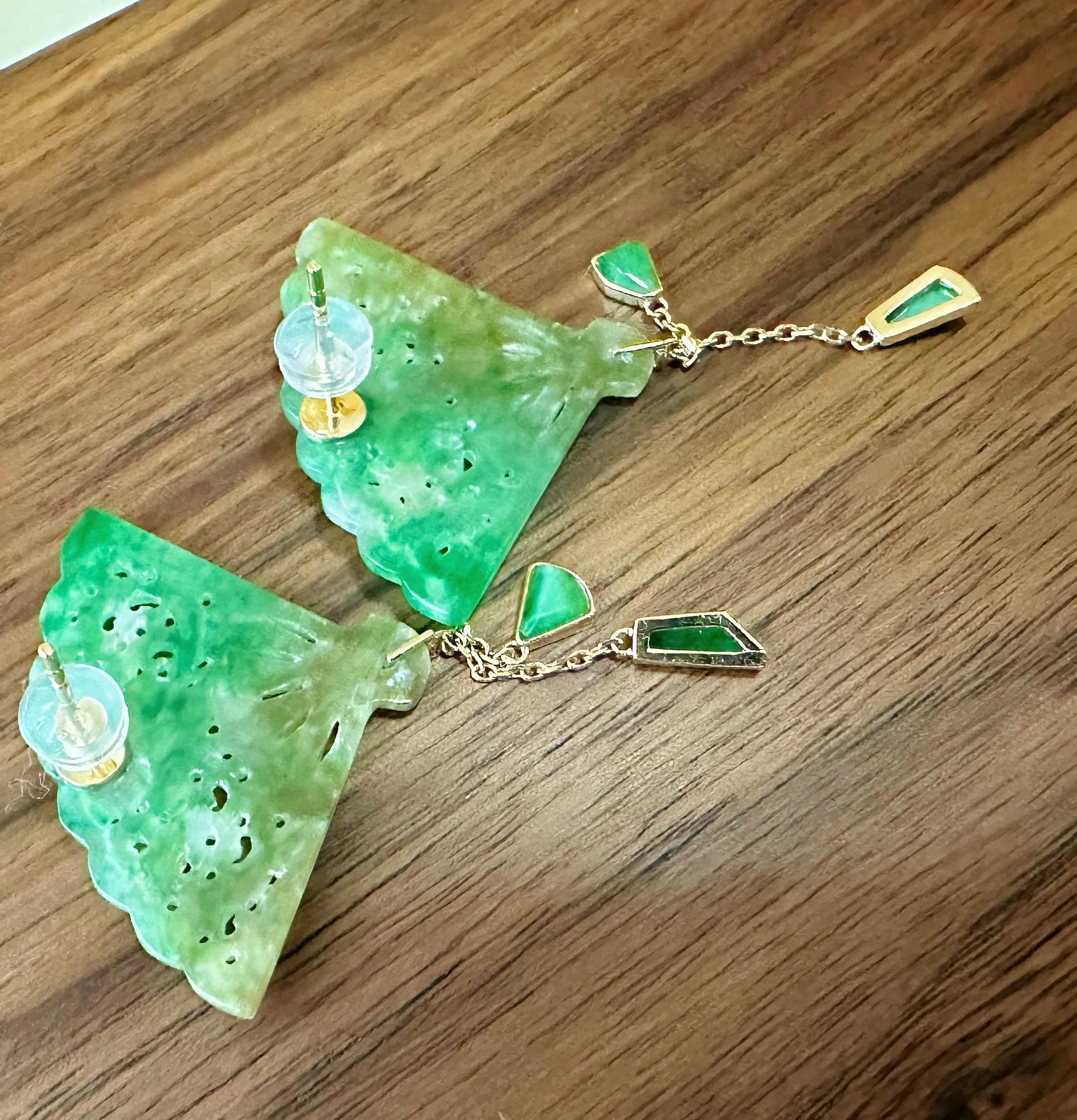 Pendientes de Jade Natural de Myanmar Bicolor Verde Vivo y Amarillo en Forma de Abanico en venta 9