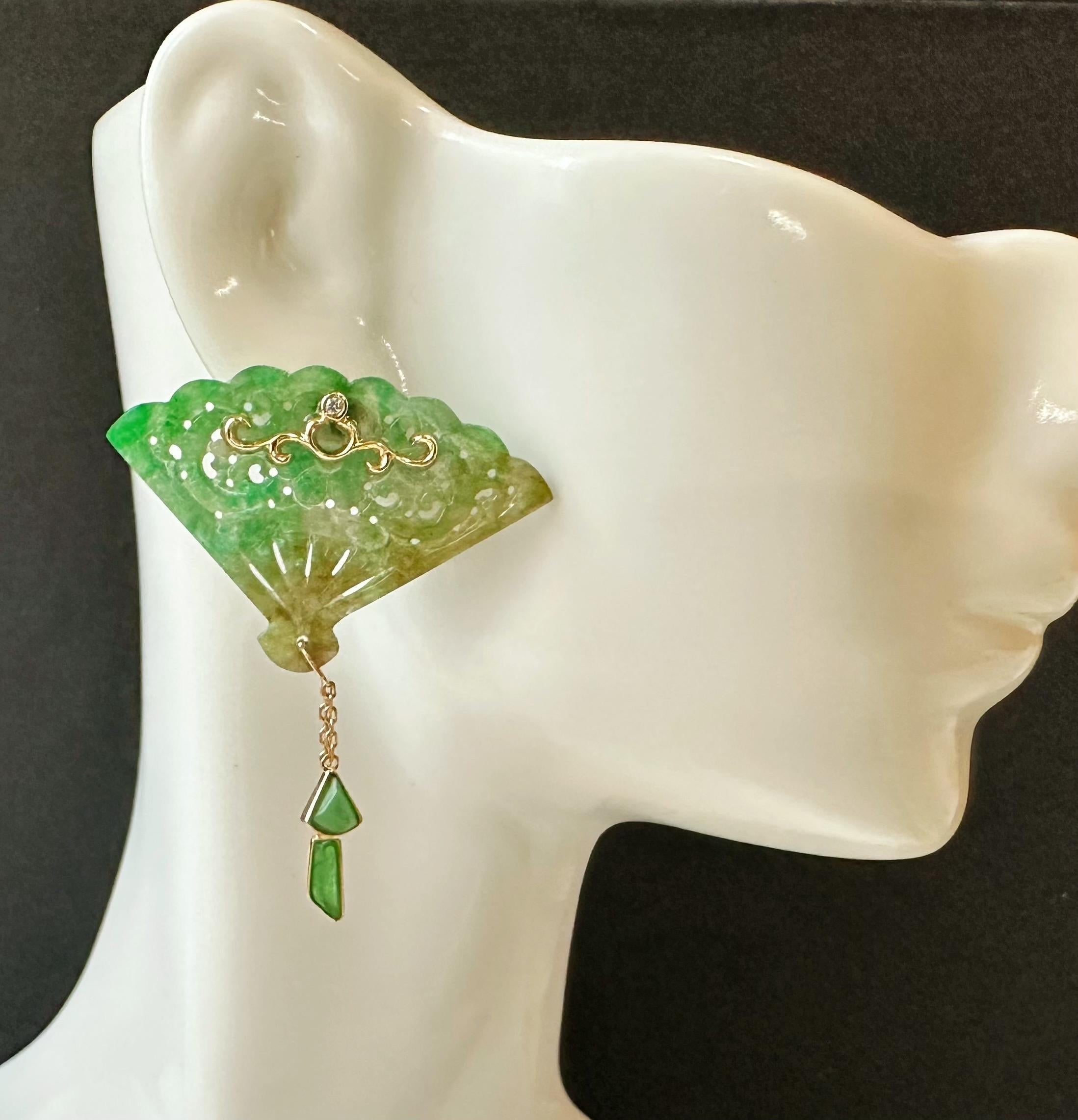 Pendientes de Jade Natural de Myanmar Bicolor Verde Vivo y Amarillo en Forma de Abanico en venta 2