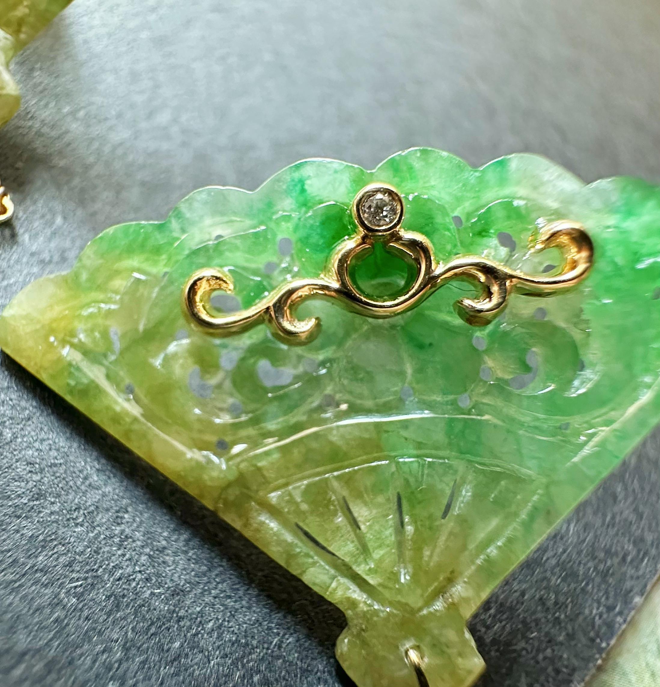 Pendientes de Jade Natural de Myanmar Bicolor Verde Vivo y Amarillo en Forma de Abanico en venta 3