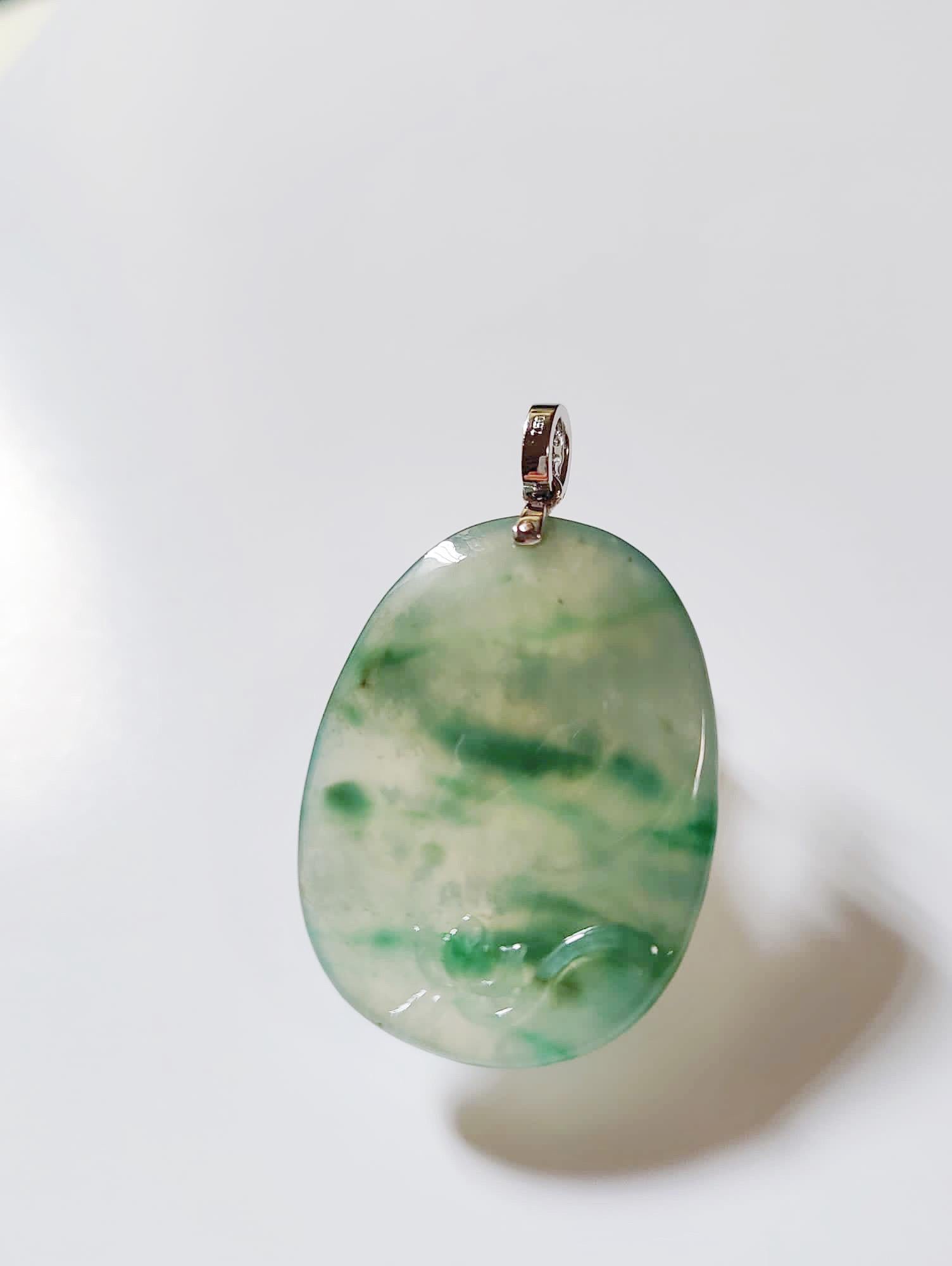 Pendentif fleur de lotus en jadéite naturelle du Myanmar de type glacé vert bleuté Unisexe en vente