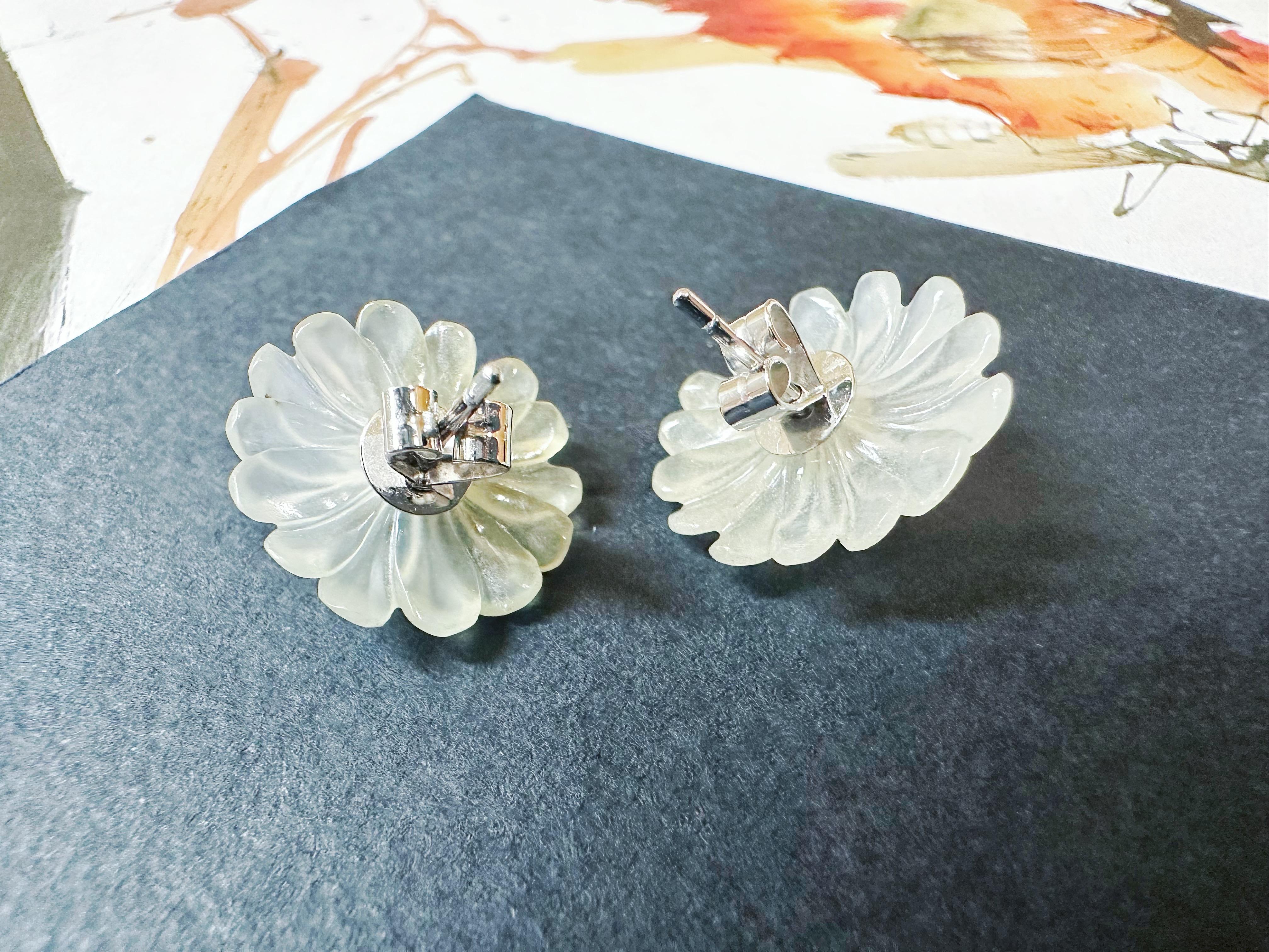 Pendientes de Jade Blanco y Amarillo Tipo Miel de Myanmar Natural en Flor de Margarita en venta 4