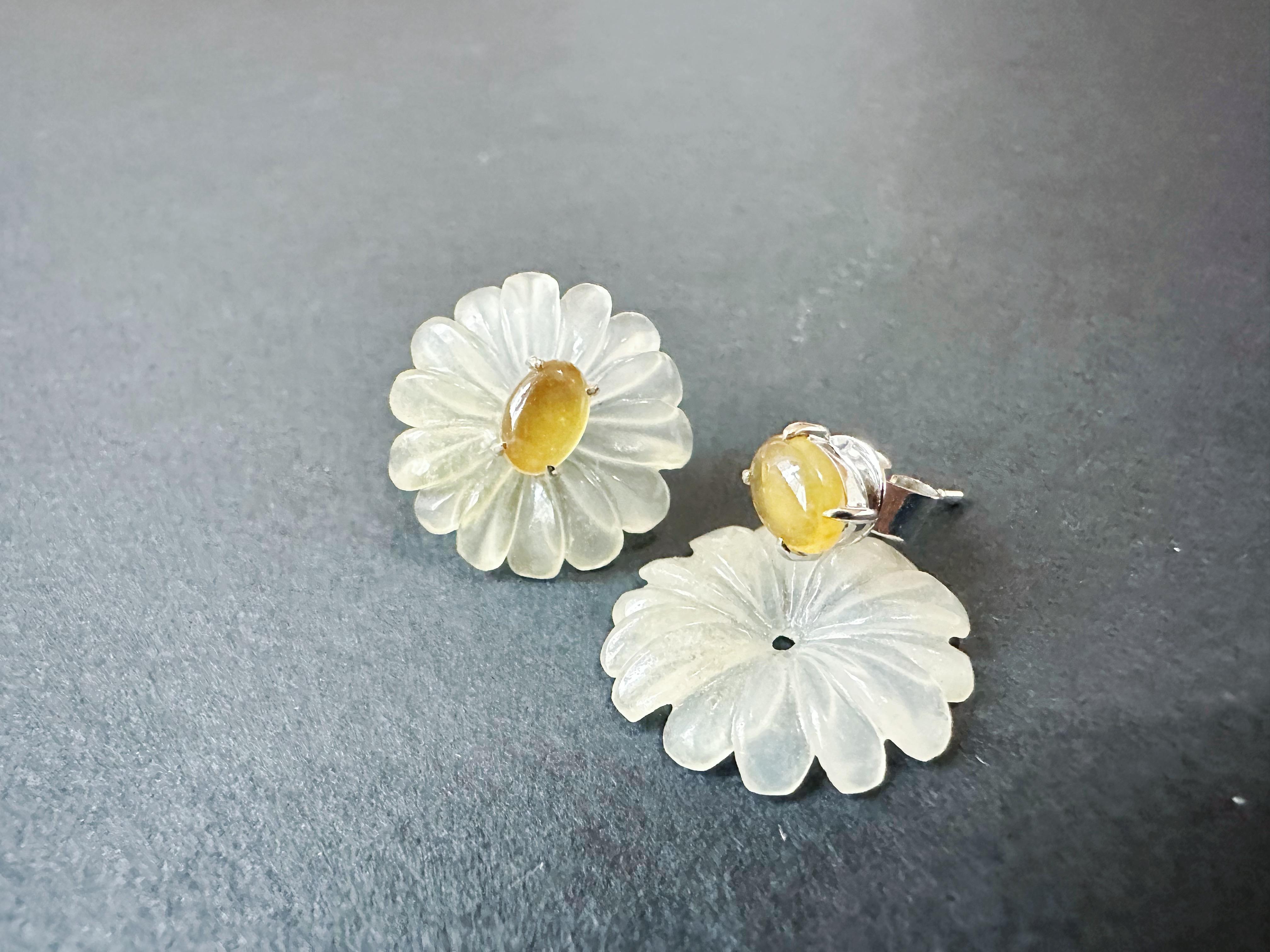 Pendientes de Jade Blanco y Amarillo Tipo Miel de Myanmar Natural en Flor de Margarita en venta 7