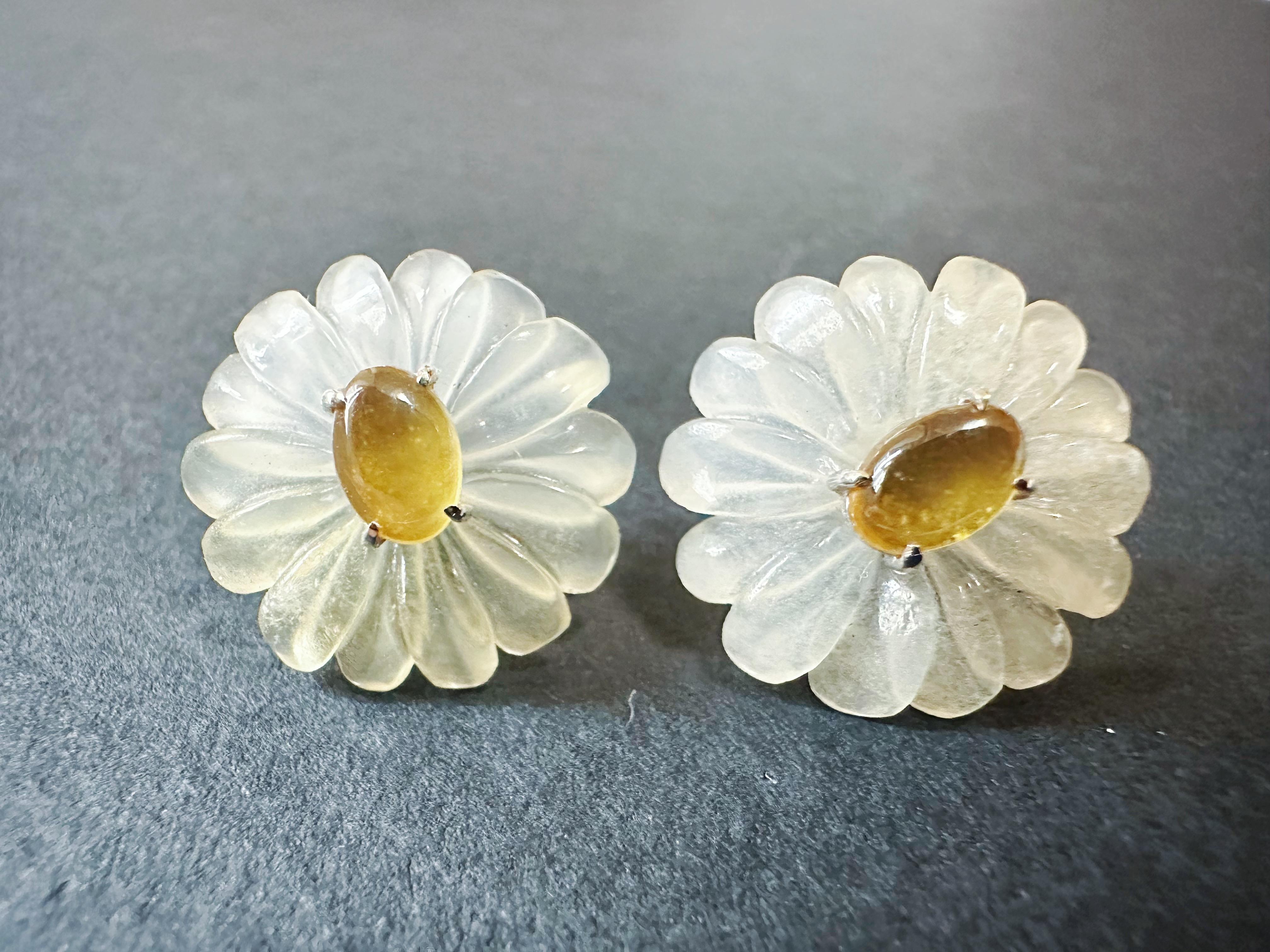 Pendientes de Jade Blanco y Amarillo Tipo Miel de Myanmar Natural en Flor de Margarita Corte oval en venta