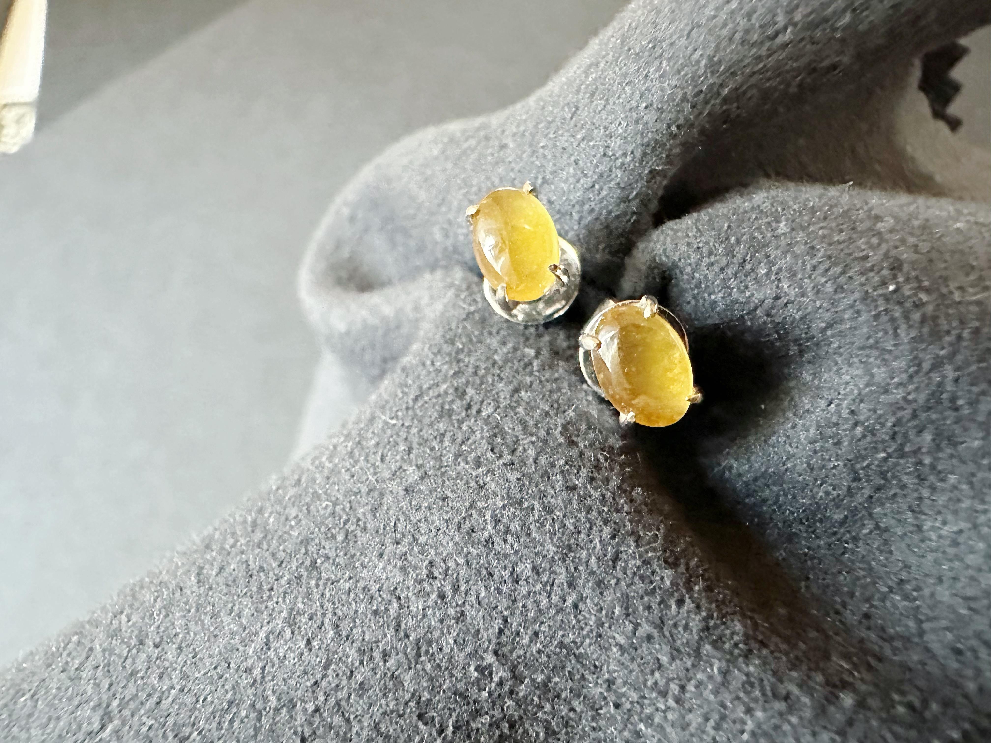 Pendientes de Jade Blanco y Amarillo Tipo Miel de Myanmar Natural en Flor de Margarita en venta 2