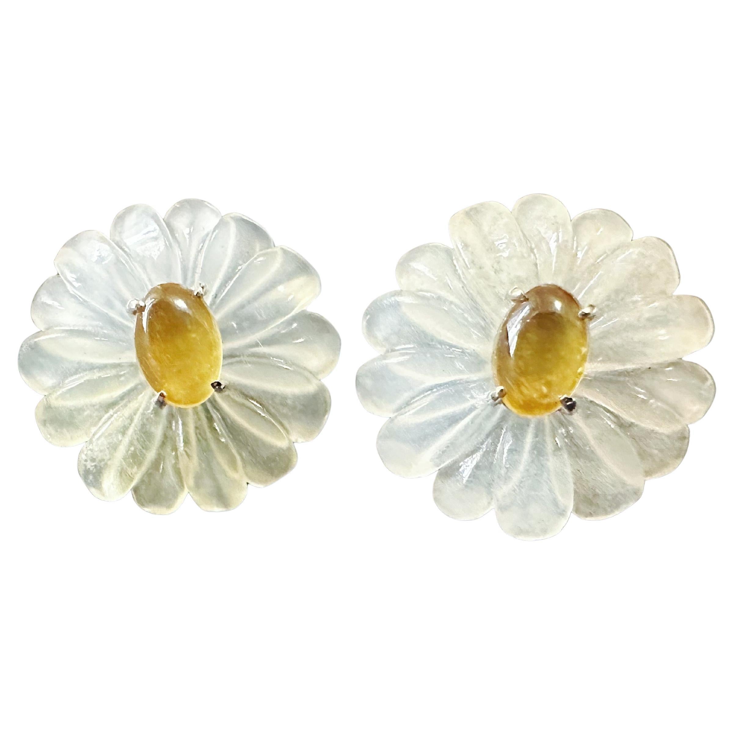 Boucles d'oreilles en Jade Naturel du Myanmar de type Icy, jaune miel et blanc en fleur de marguerite