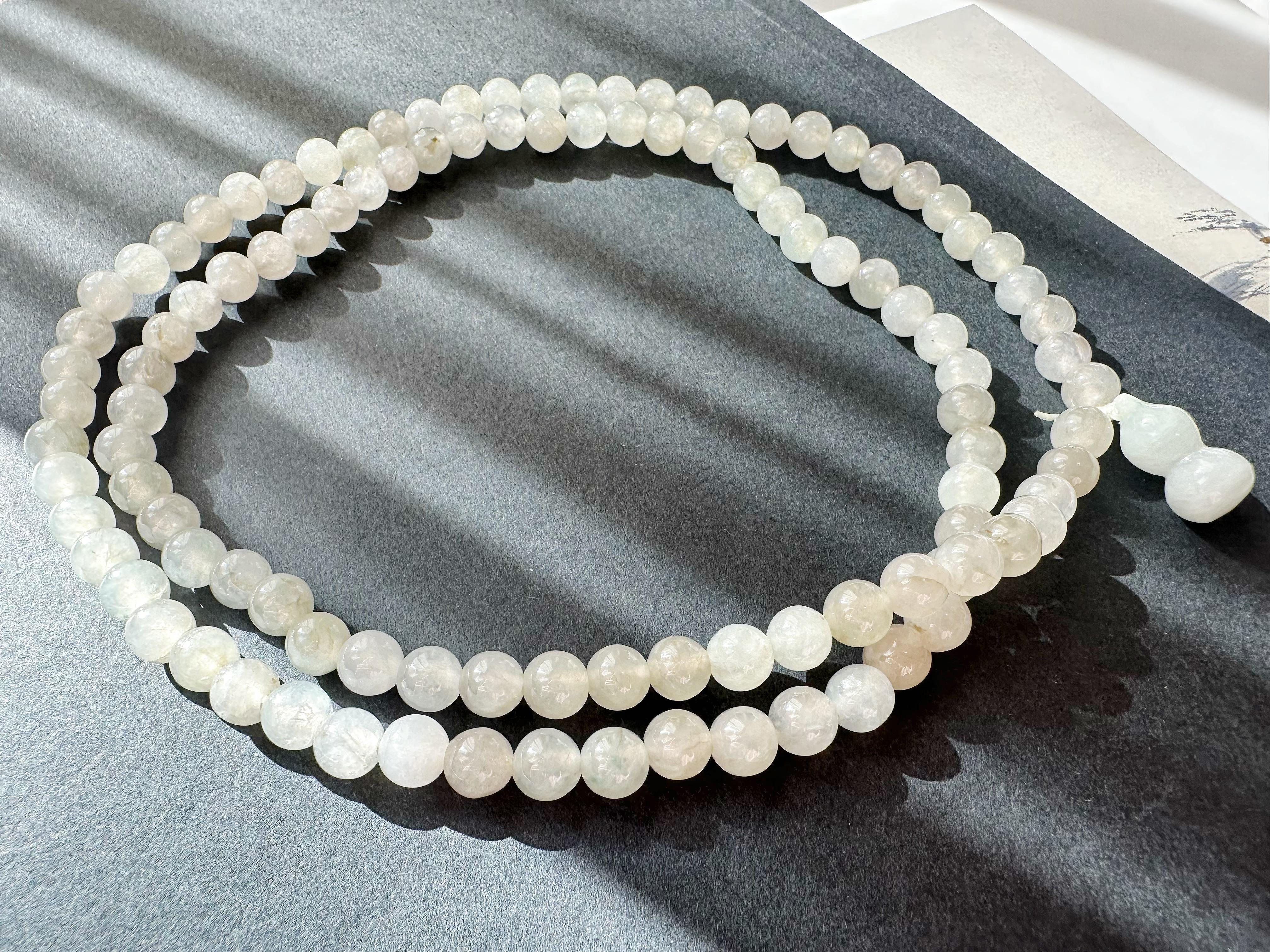 Collar largo de cuentas de jade natural tipo hielo de Myanmar, 108 cuentas Artesano en venta