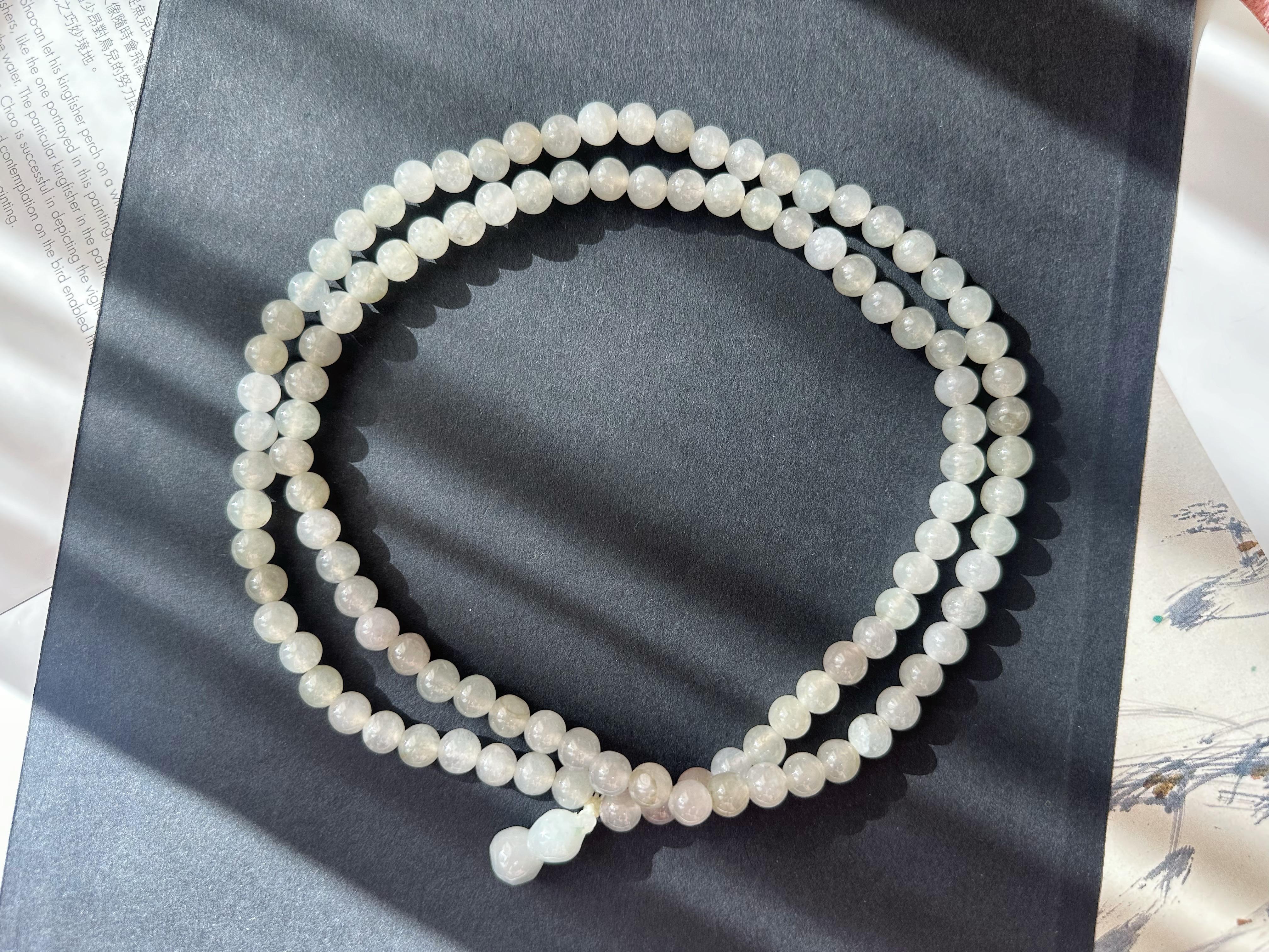 Collar largo de cuentas de jade natural tipo hielo de Myanmar, 108 cuentas en venta 1
