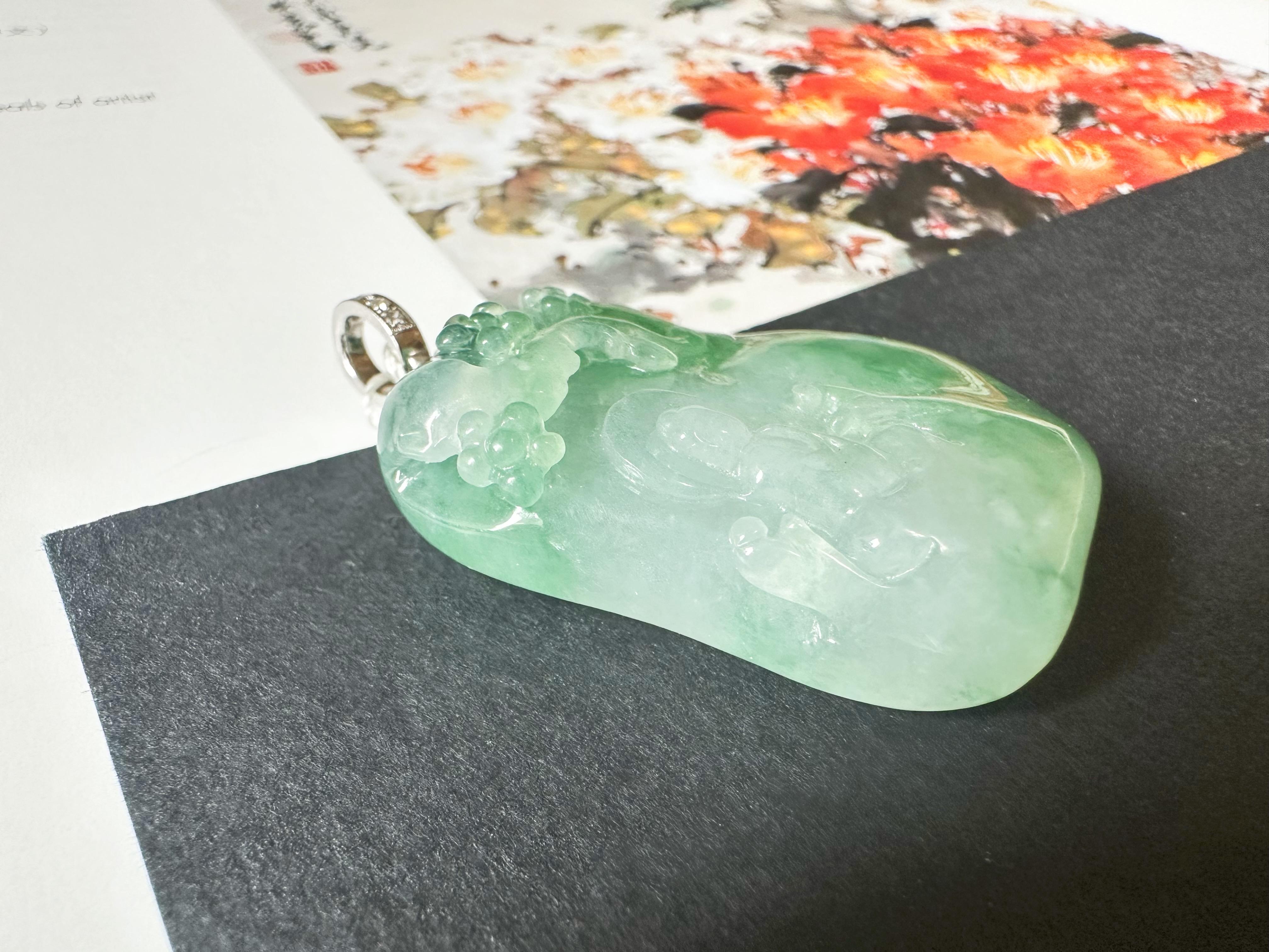 Taglio misto Ciondolo di giada naturale del Myanmar di tipo Icy Bodhi Tree con cappa di diamanti in oro 18 carati in vendita