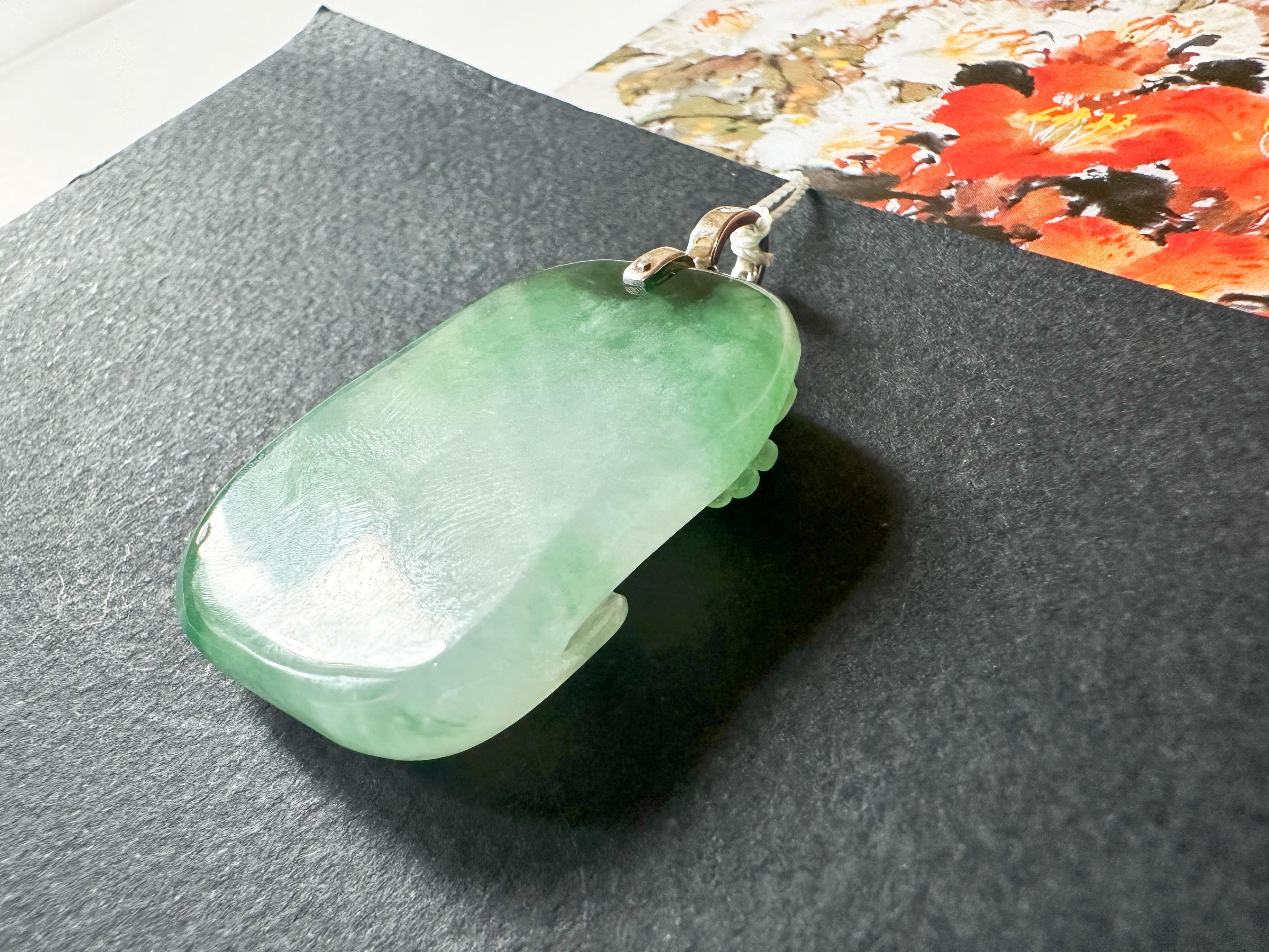 da uomo o donna Ciondolo di giada naturale del Myanmar di tipo Icy Bodhi Tree con cappa di diamanti in oro 18 carati in vendita