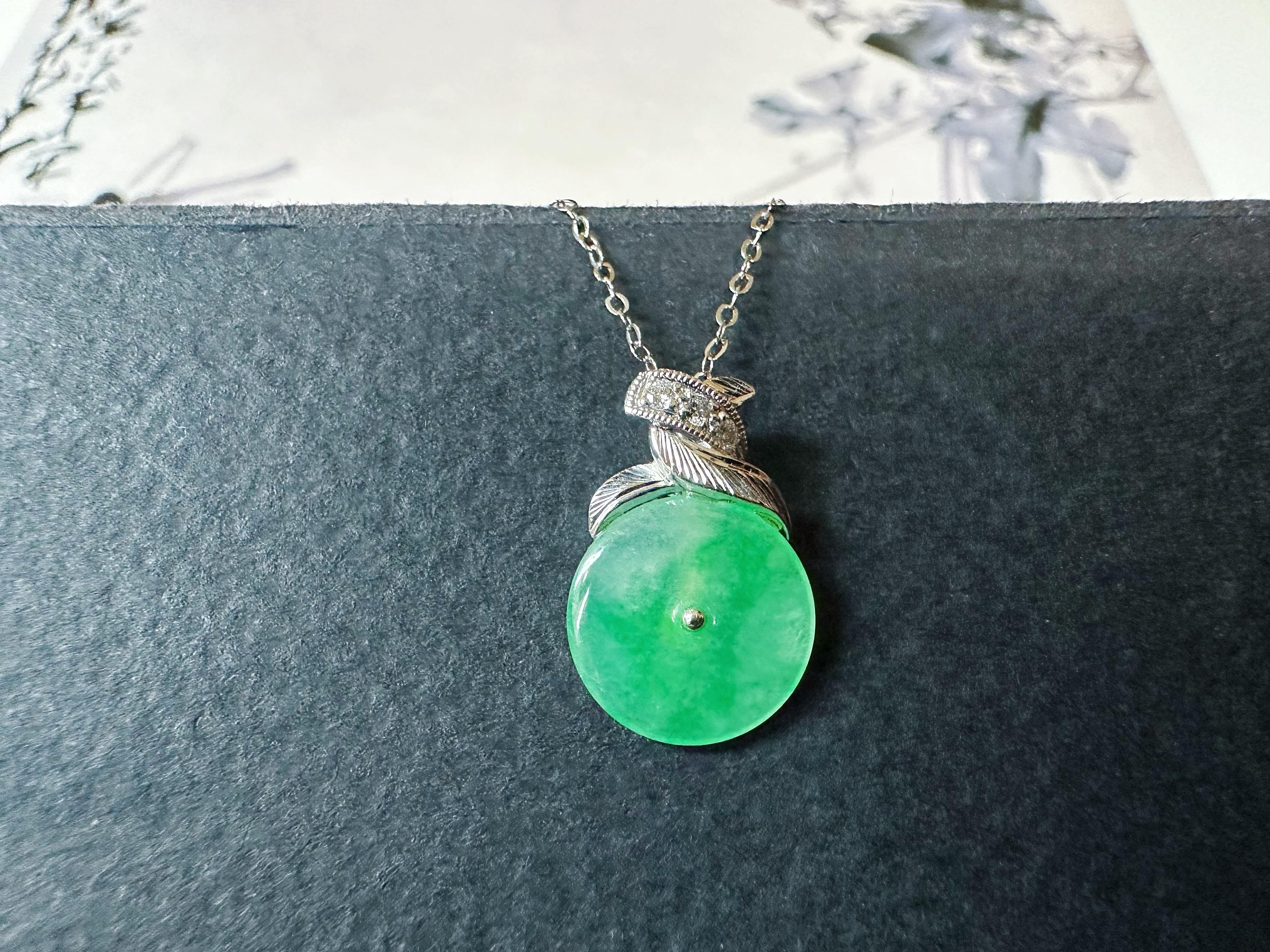 Natural Myanmar Icy Type Vivid Green Donut Jade Pendant in 18K Gold & Diamond For Sale 1