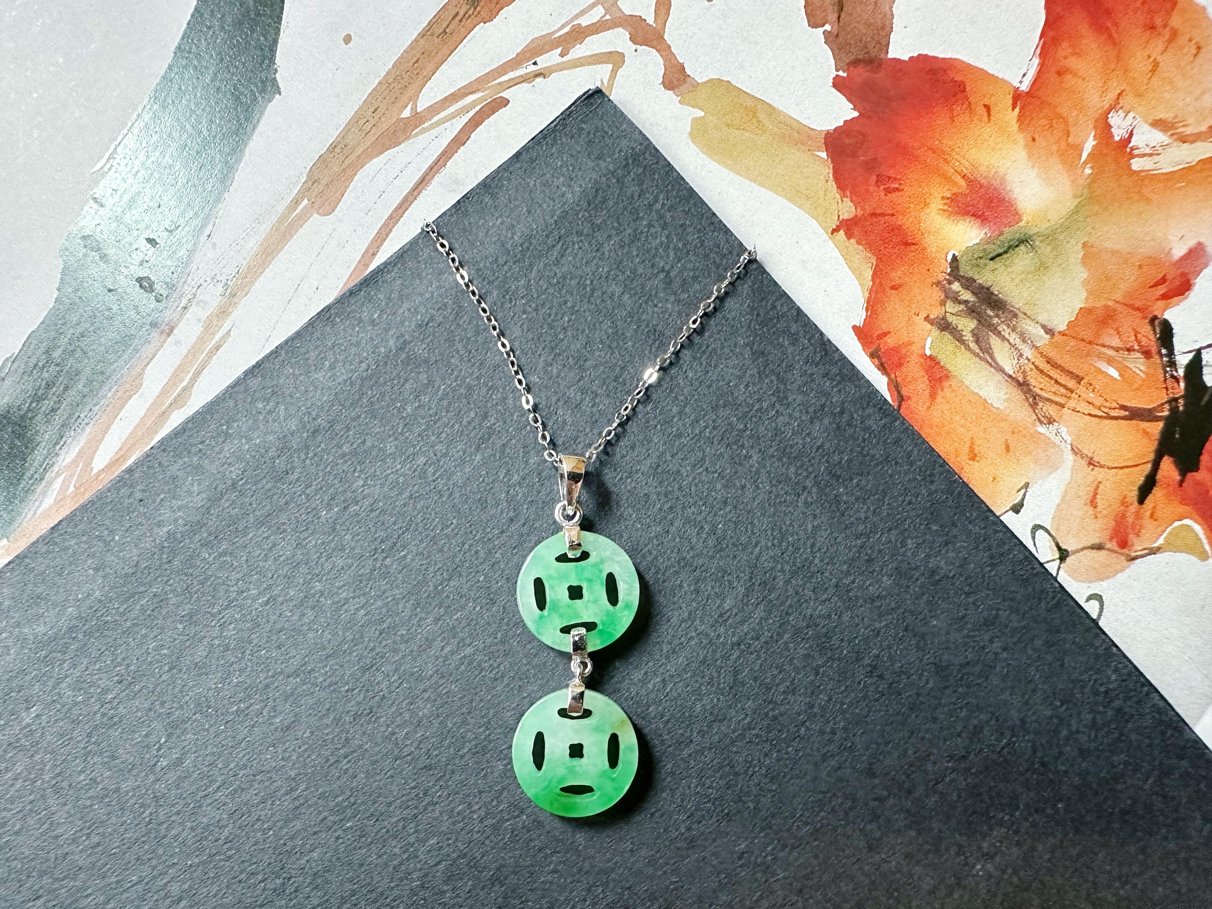 Naturelle Myanmar Icy Type Vivid Green Jade  Pendentif en forme de pièce de monnaie en vente 4