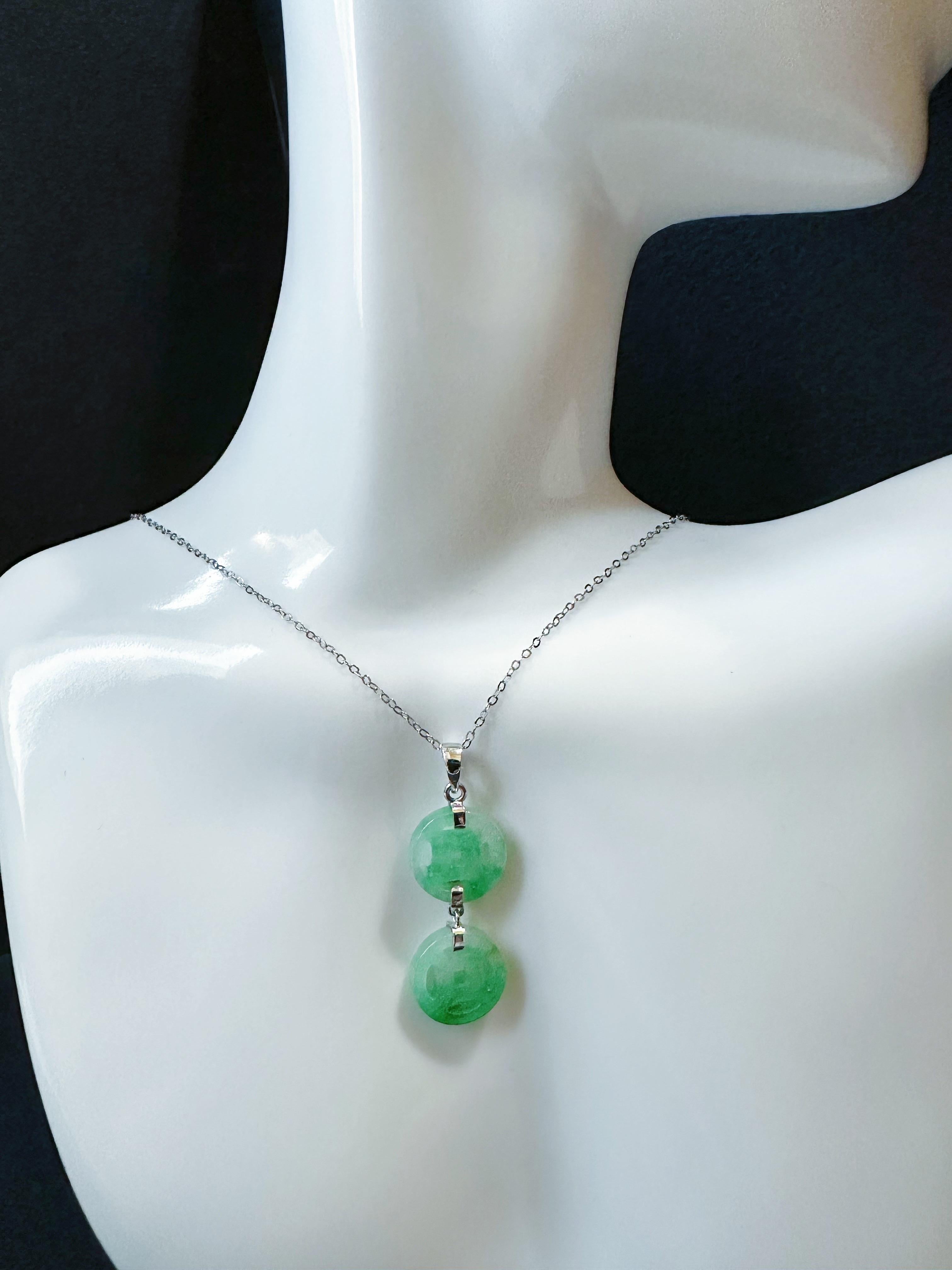 Naturelle Myanmar Icy Type Vivid Green Jade  Pendentif en forme de pièce de monnaie en vente 7