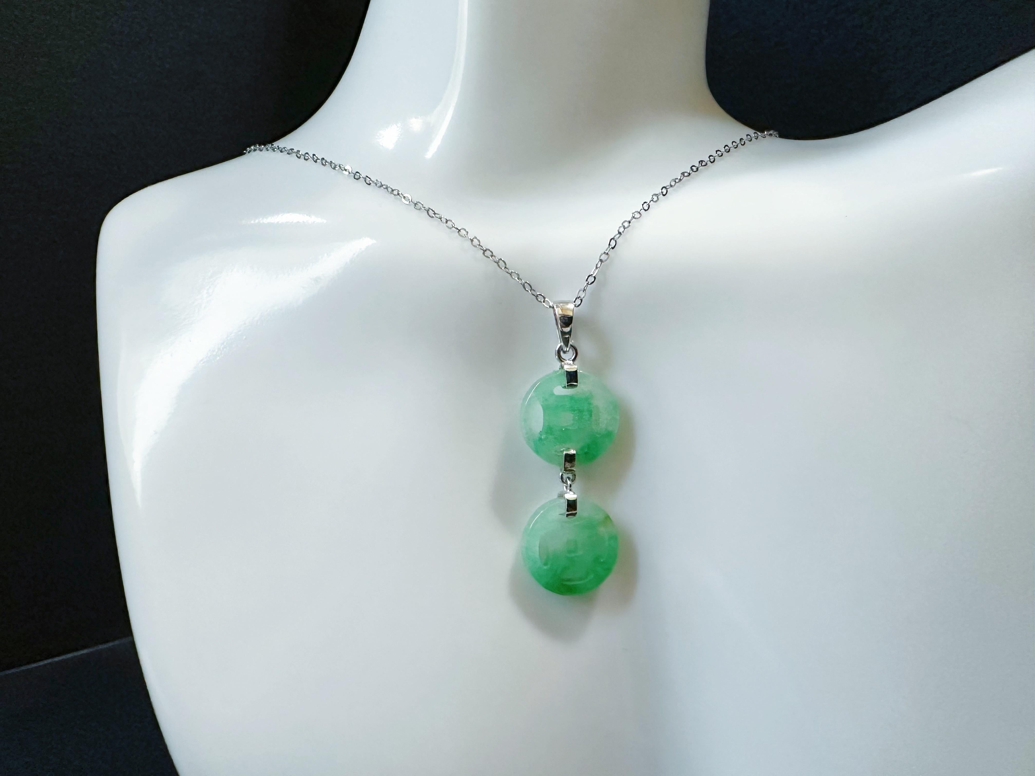 Naturelle Myanmar Icy Type Vivid Green Jade  Pendentif en forme de pièce de monnaie en vente 8