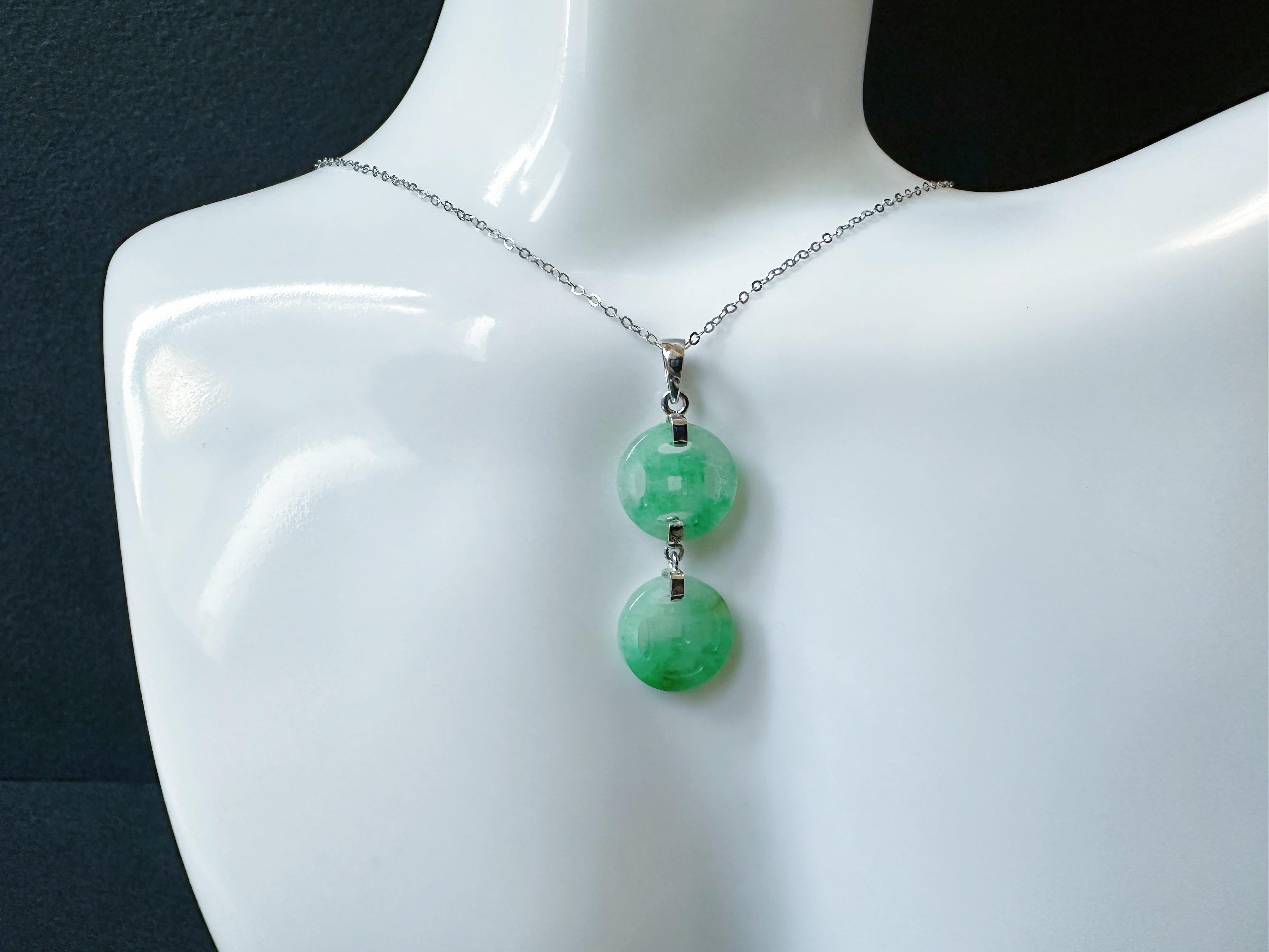 Naturelle Myanmar Icy Type Vivid Green Jade  Pendentif en forme de pièce de monnaie en vente 9