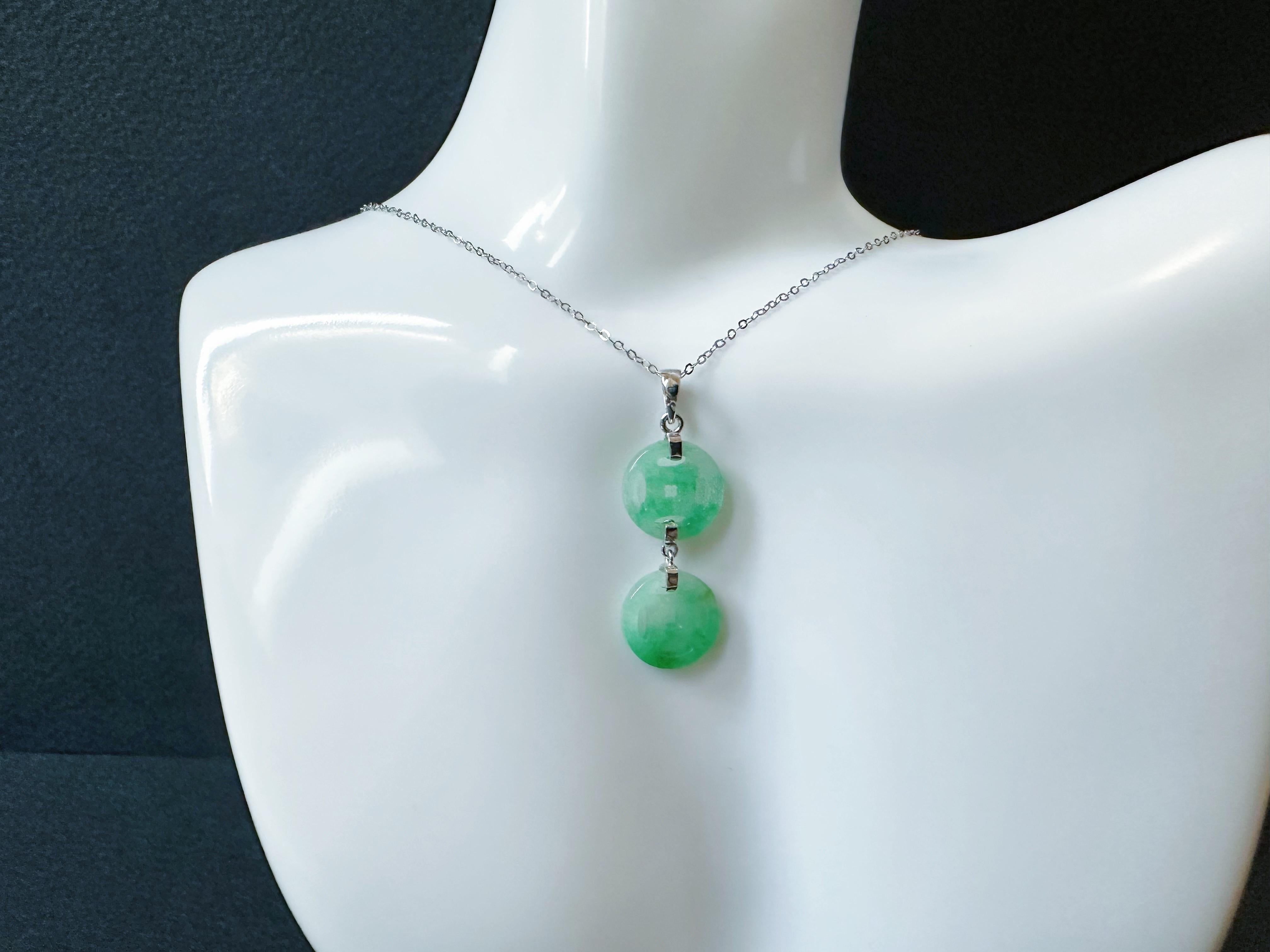 Naturelle Myanmar Icy Type Vivid Green Jade  Pendentif en forme de pièce de monnaie en vente 11