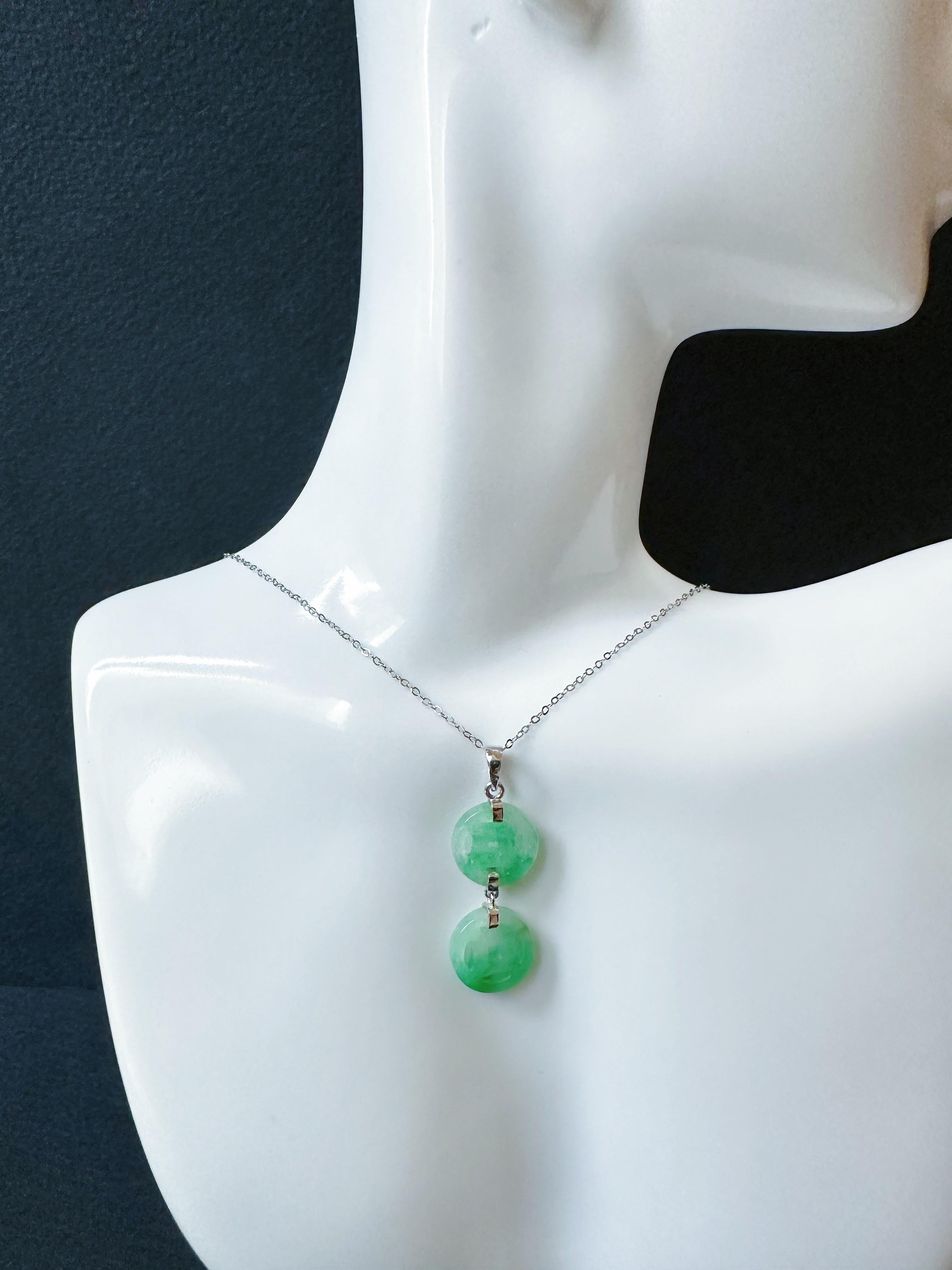 Naturelle Myanmar Icy Type Vivid Green Jade  Pendentif en forme de pièce de monnaie en vente 12