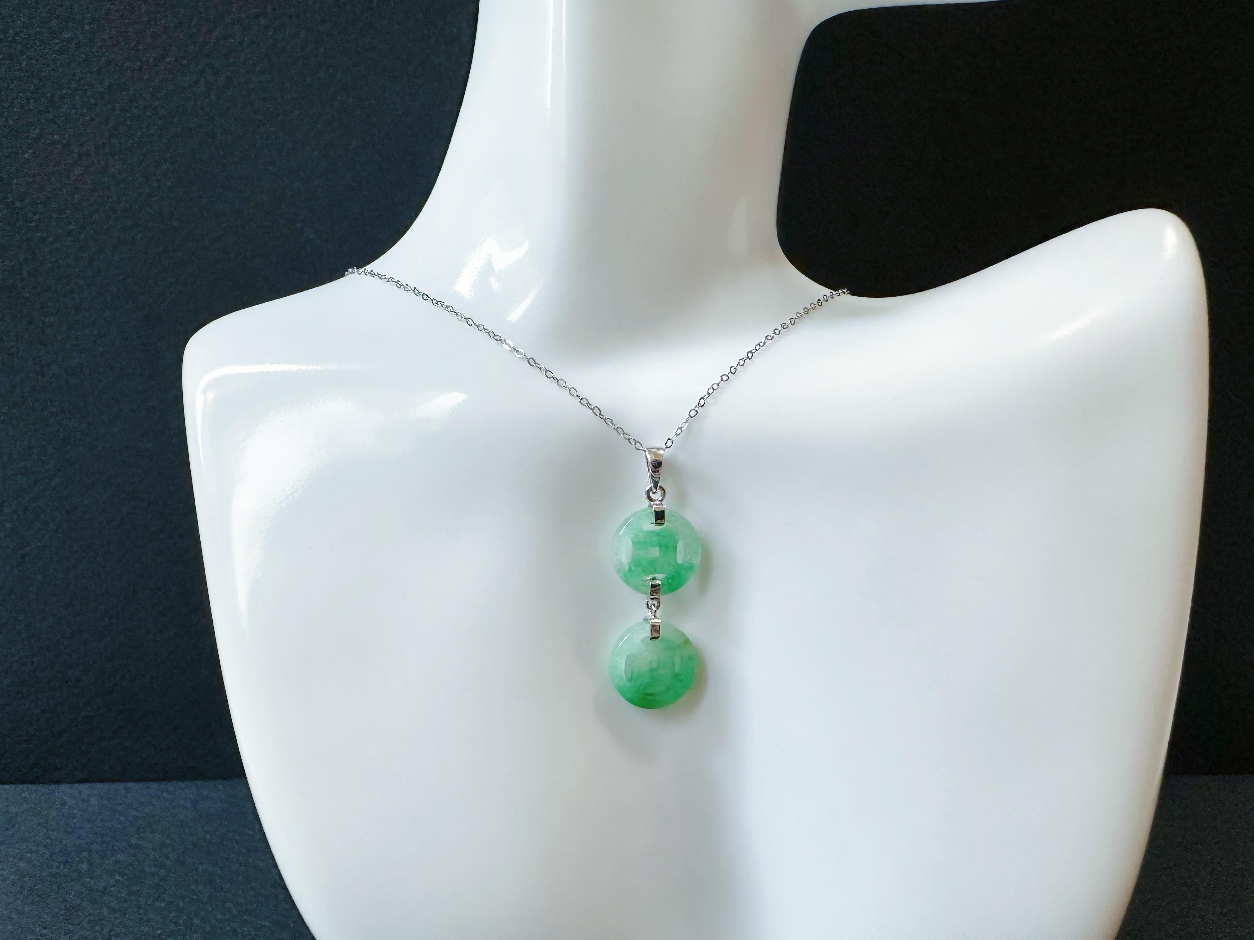 Naturelle Myanmar Icy Type Vivid Green Jade  Pendentif en forme de pièce de monnaie en vente 13