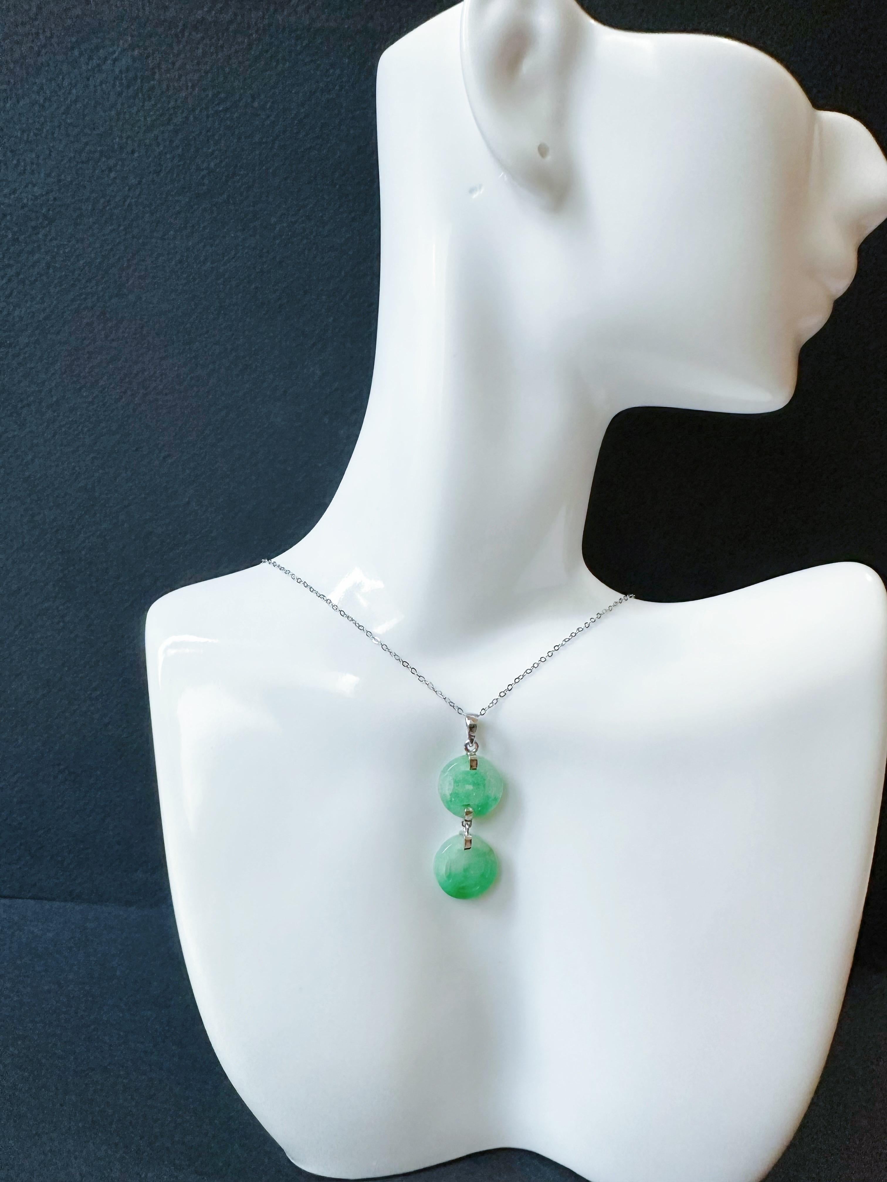Naturelle Myanmar Icy Type Vivid Green Jade  Pendentif en forme de pièce de monnaie en vente 14