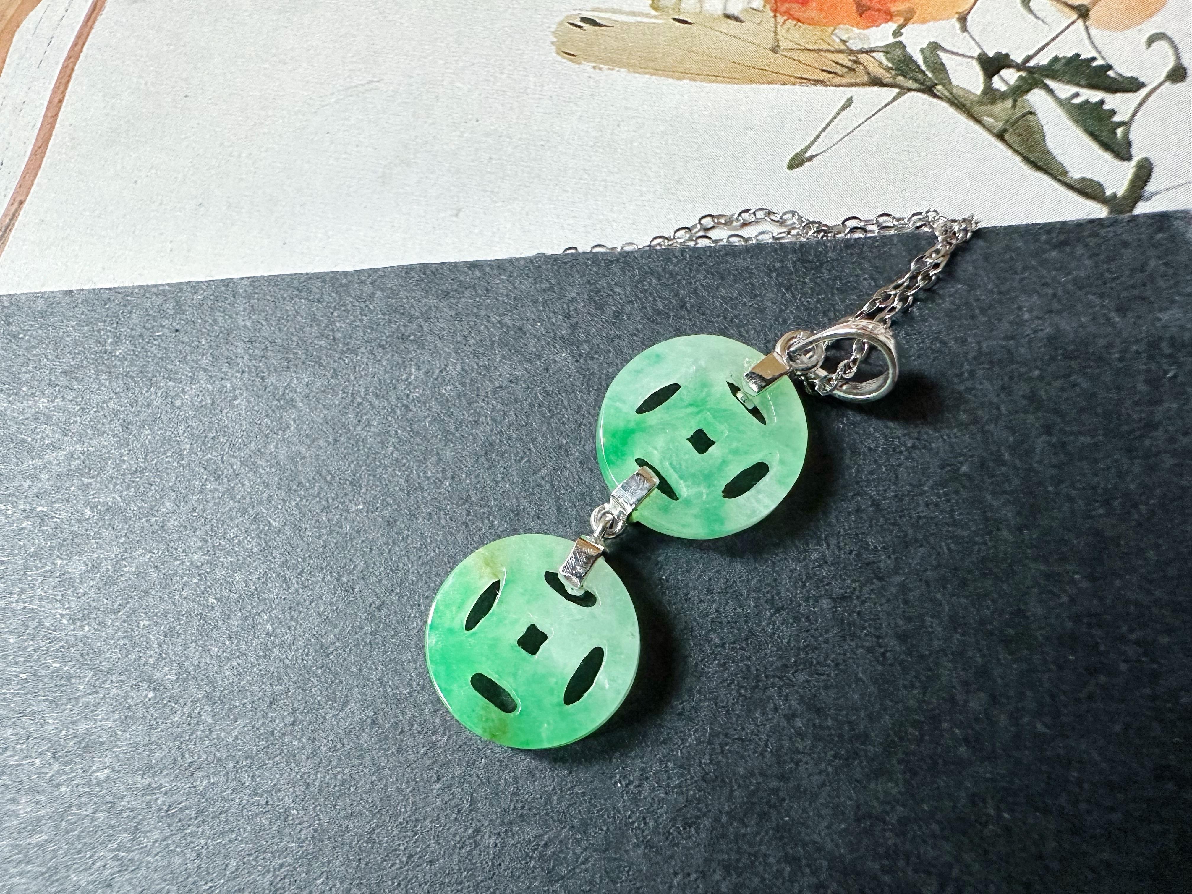Naturelle Myanmar Icy Type Vivid Green Jade  Pendentif en forme de pièce de monnaie Neuf - En vente à Kowloon, HK