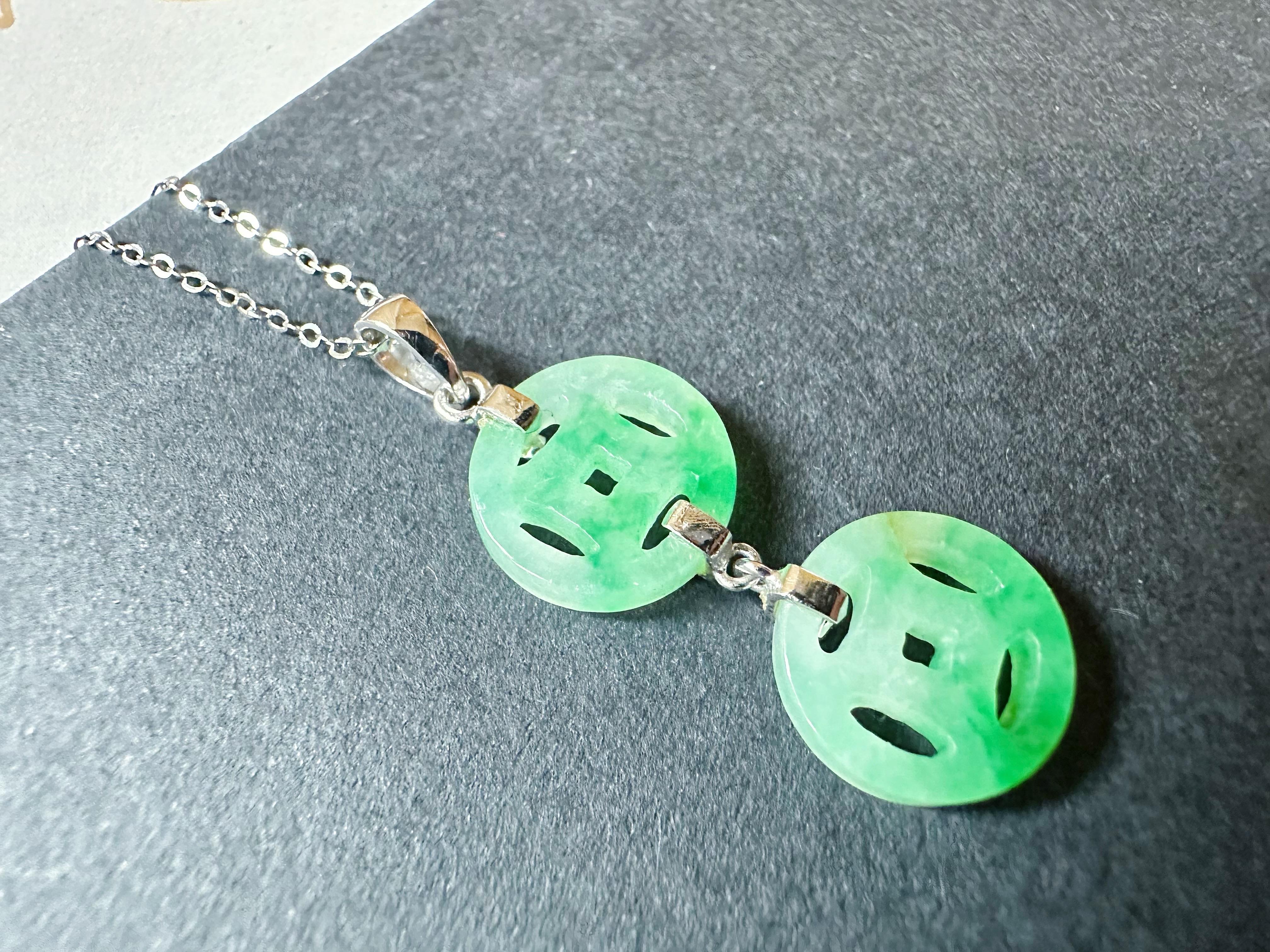 Naturelle Myanmar Icy Type Vivid Green Jade  Pendentif en forme de pièce de monnaie Unisexe en vente