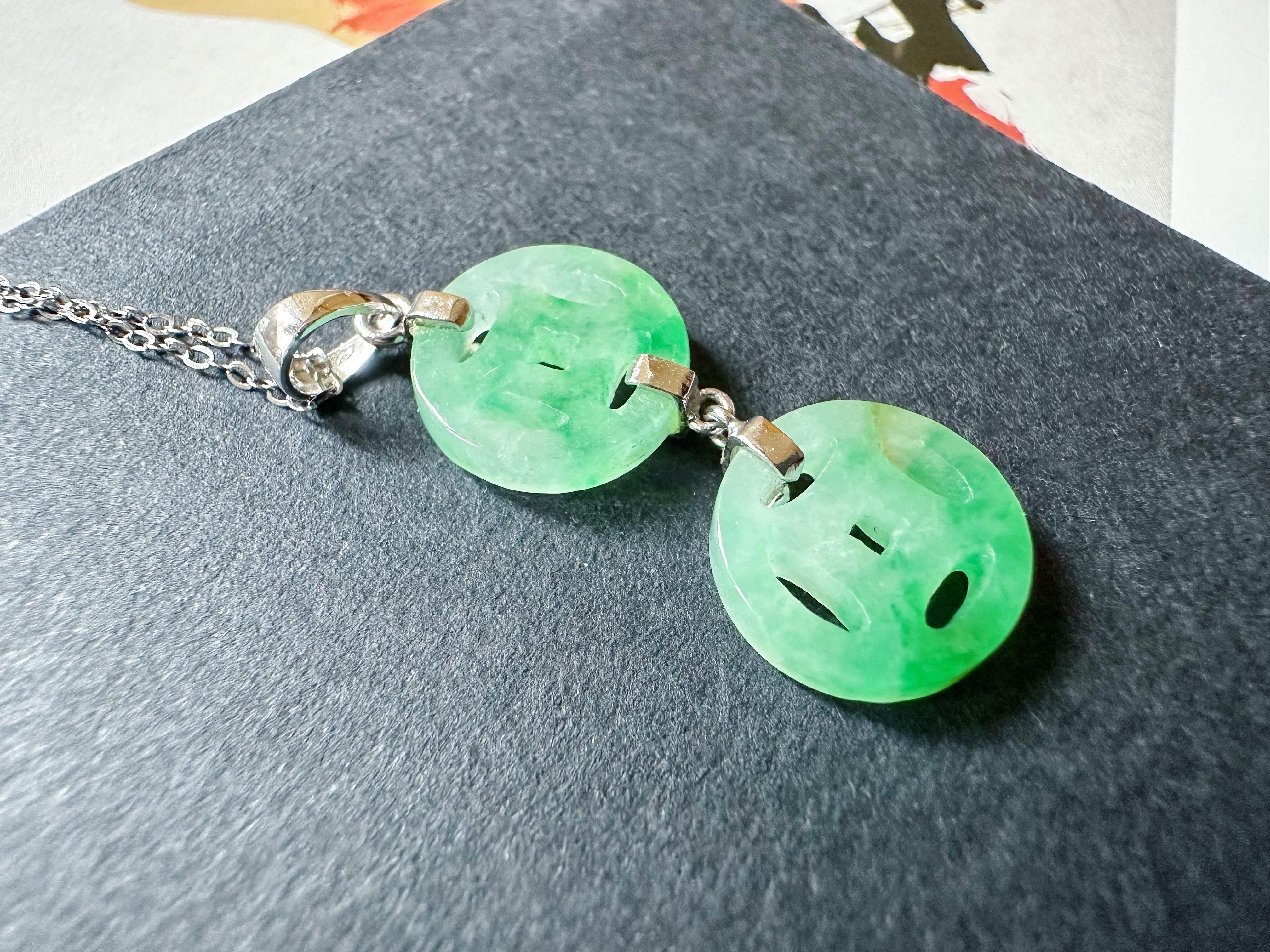 Naturelle Myanmar Icy Type Vivid Green Jade  Pendentif en forme de pièce de monnaie en vente 2