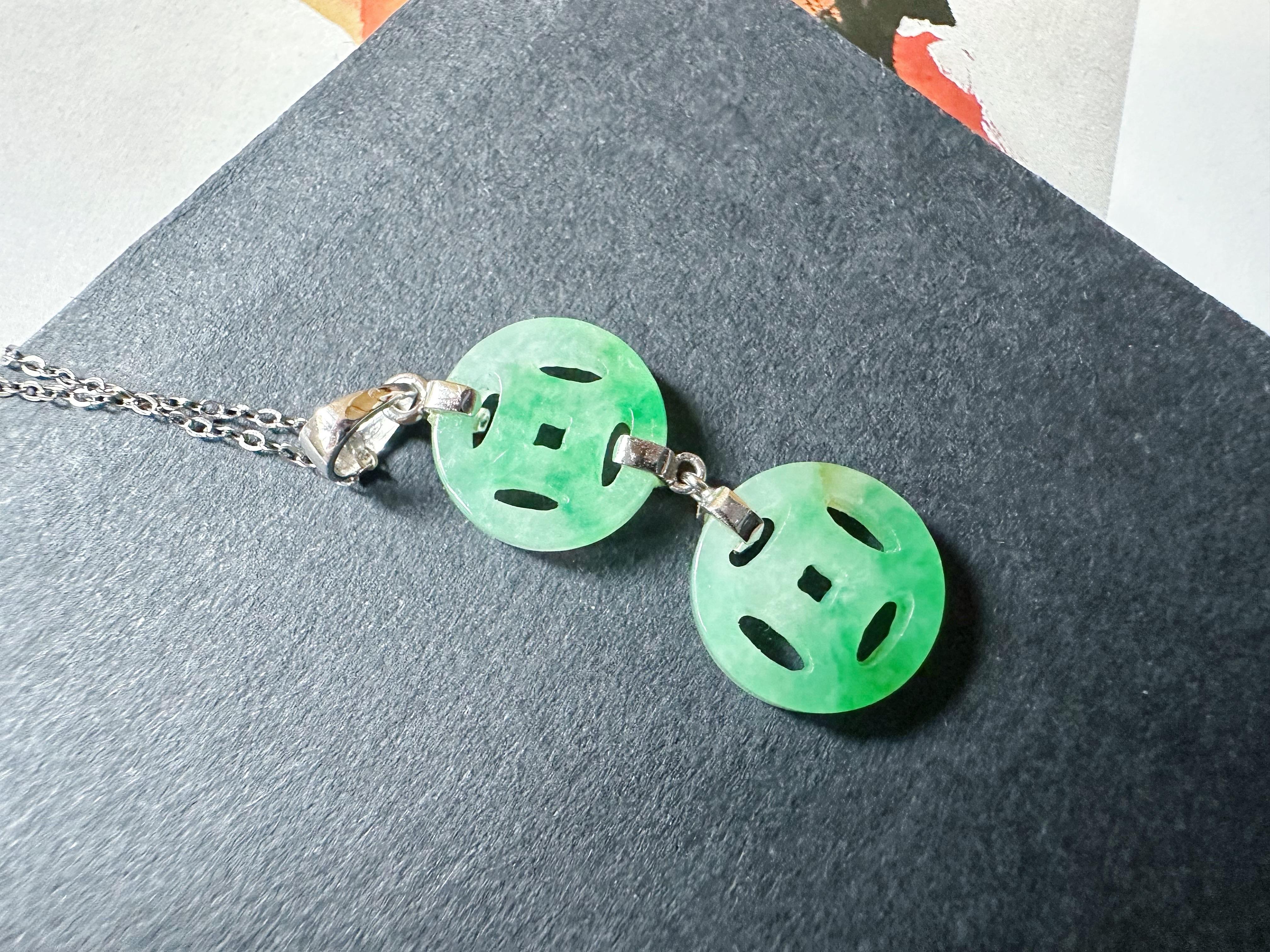 Naturelle Myanmar Icy Type Vivid Green Jade  Pendentif en forme de pièce de monnaie en vente 3