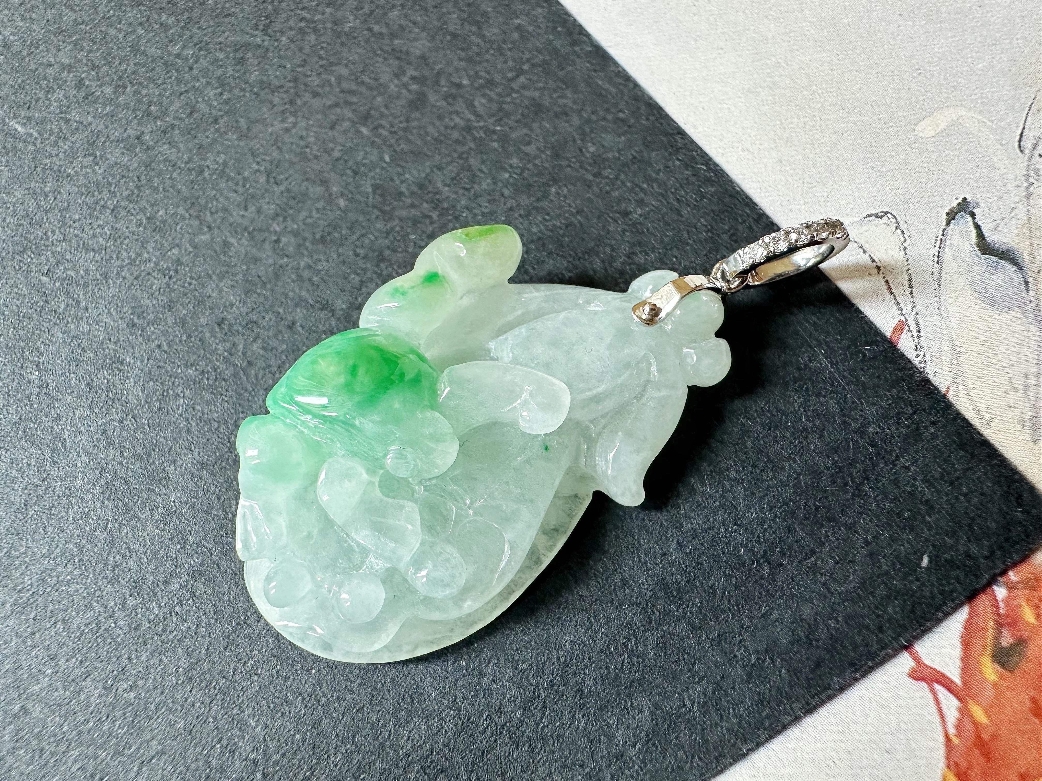 Ciondolo in giada verde Greene & Greene Greene naturale del Myanmar con ciondolo a forma di pesca intagliato e cappa di diamante in vendita 1