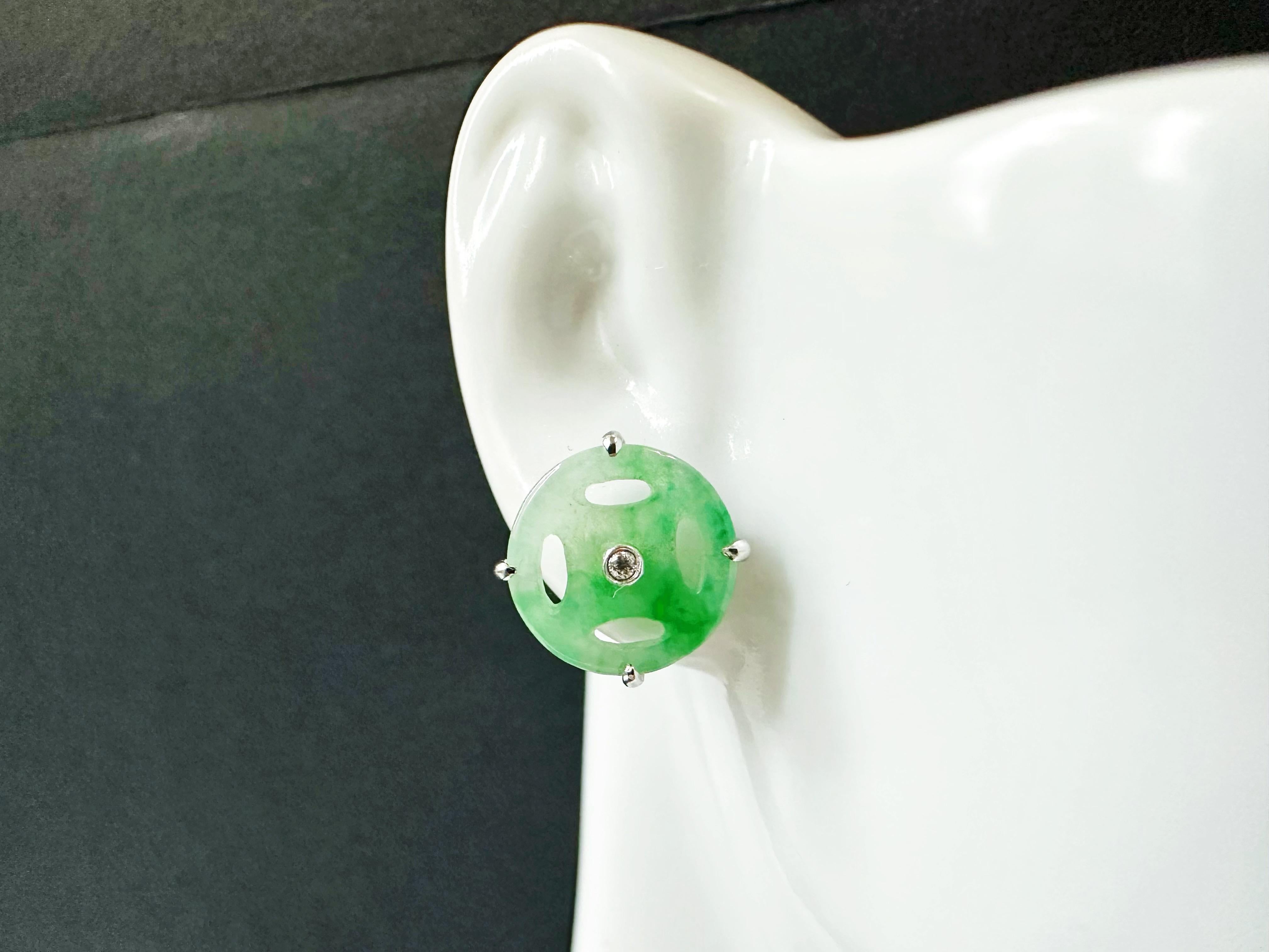 Natural Myanmar Icy Vivid Green Jade with Diamond Ear Stud Earrings in 18K Gold For Sale 1