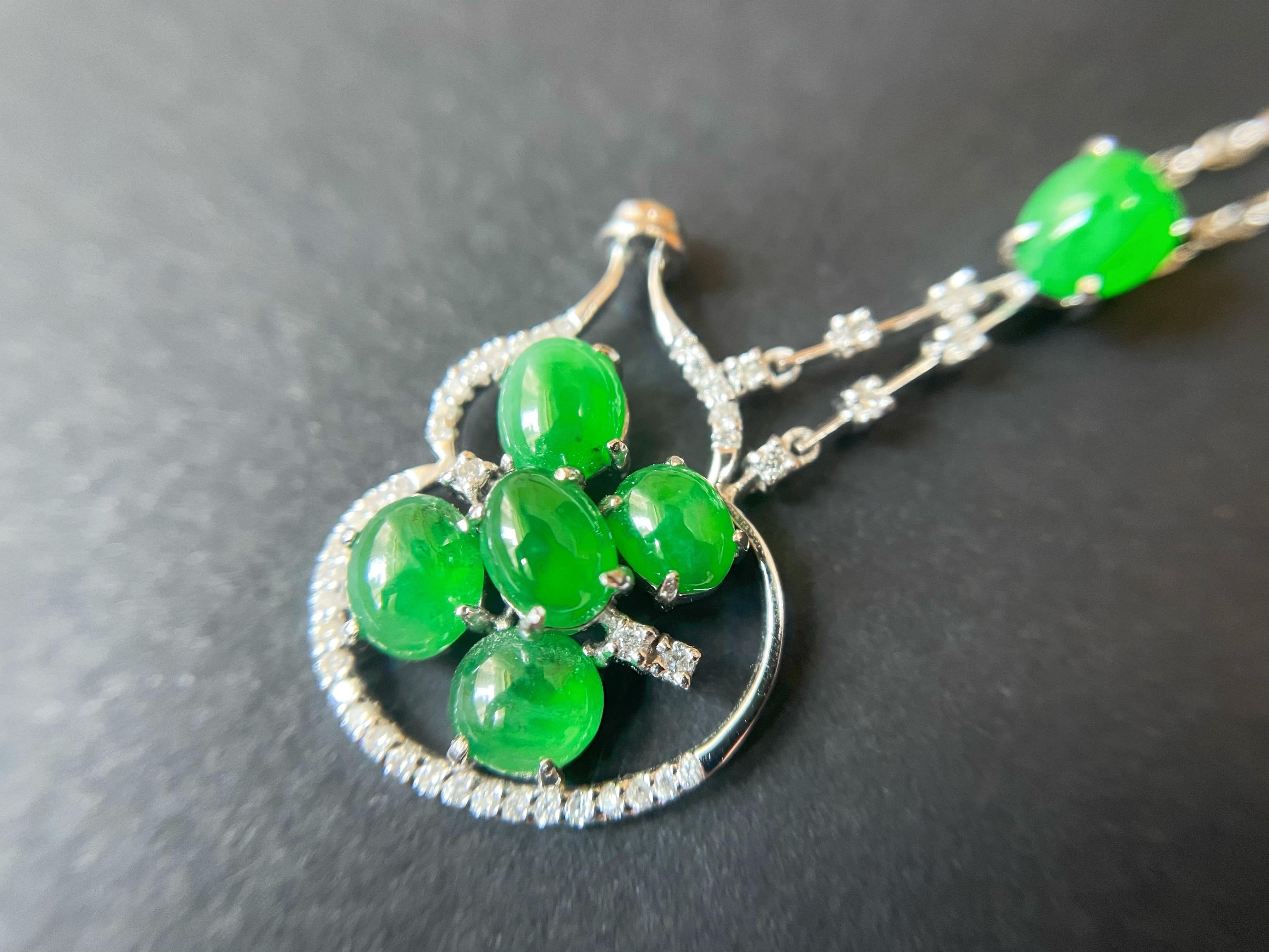 Natural Myanmar Imperial Green Cabochon Jade Pendant, 18K White Gold diamond In New Condition For Sale In Kowloon, HK