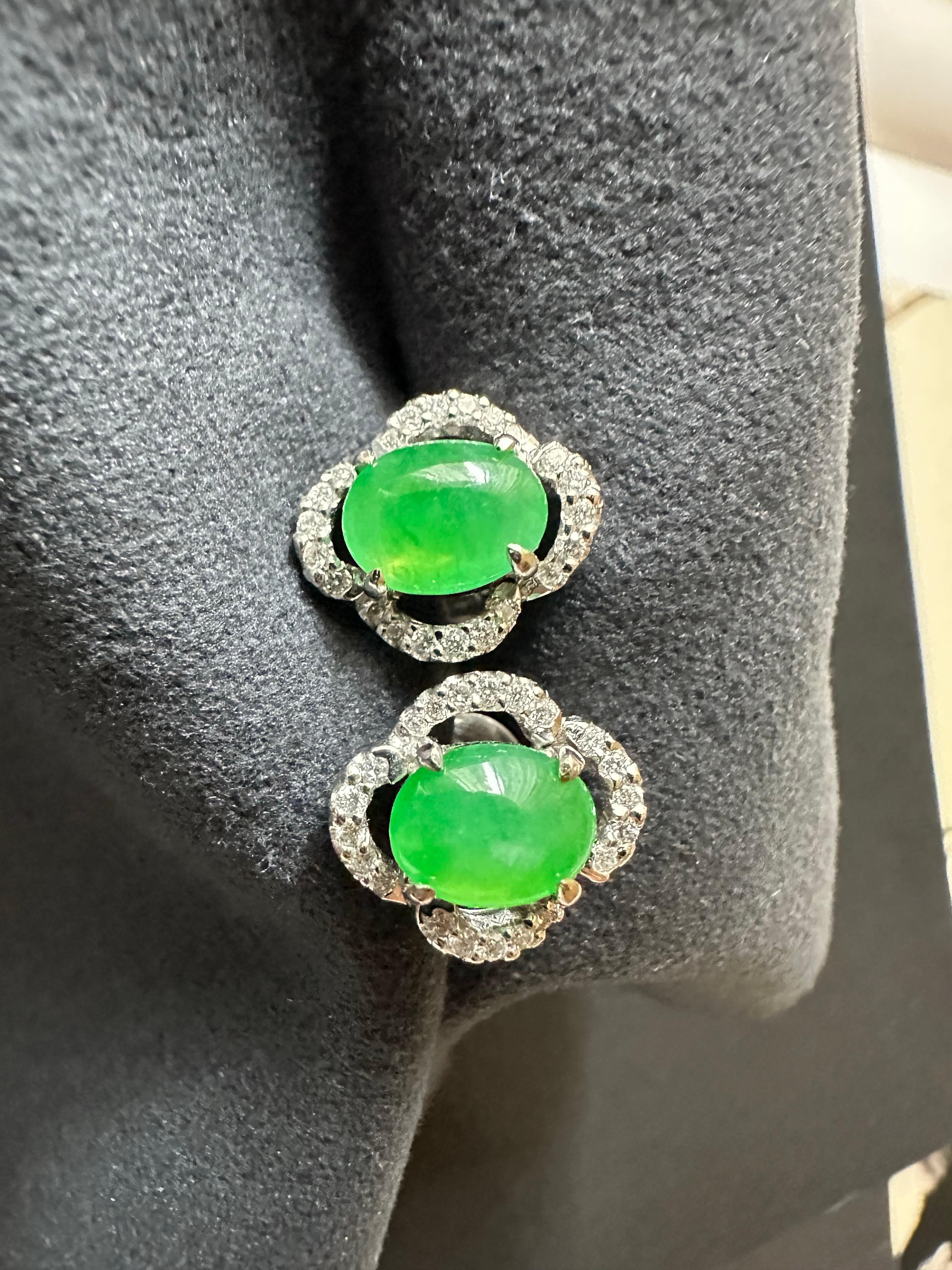 Boucles d'oreilles en Jade Cui Fei vert impérial naturel du Myanmar Clover Leaf Design (feuille de trèfle) en vente 4
