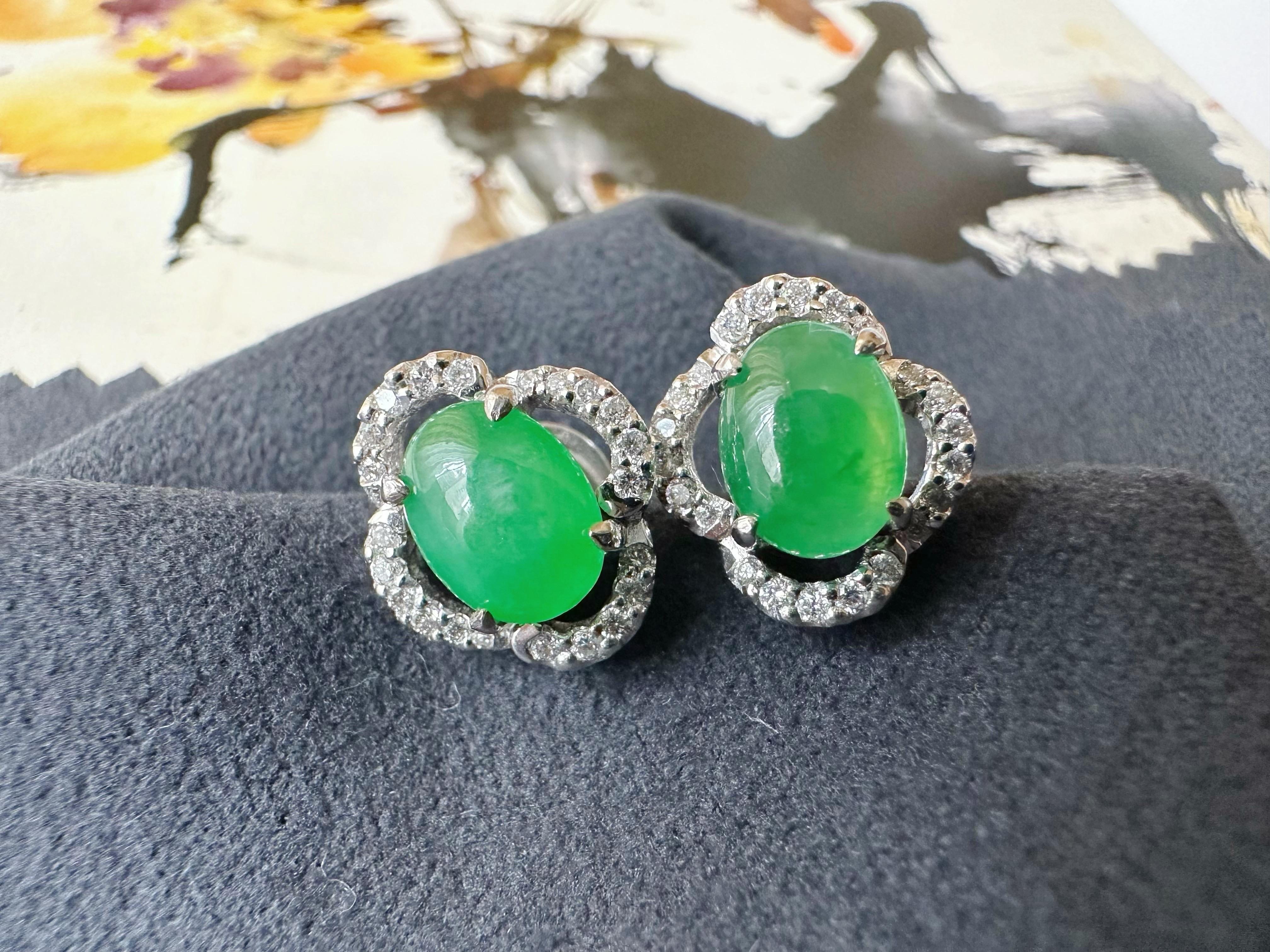 Boucles d'oreilles en Jade Cui Fei vert impérial naturel du Myanmar Clover Leaf Design (feuille de trèfle) Neuf - En vente à Kowloon, HK