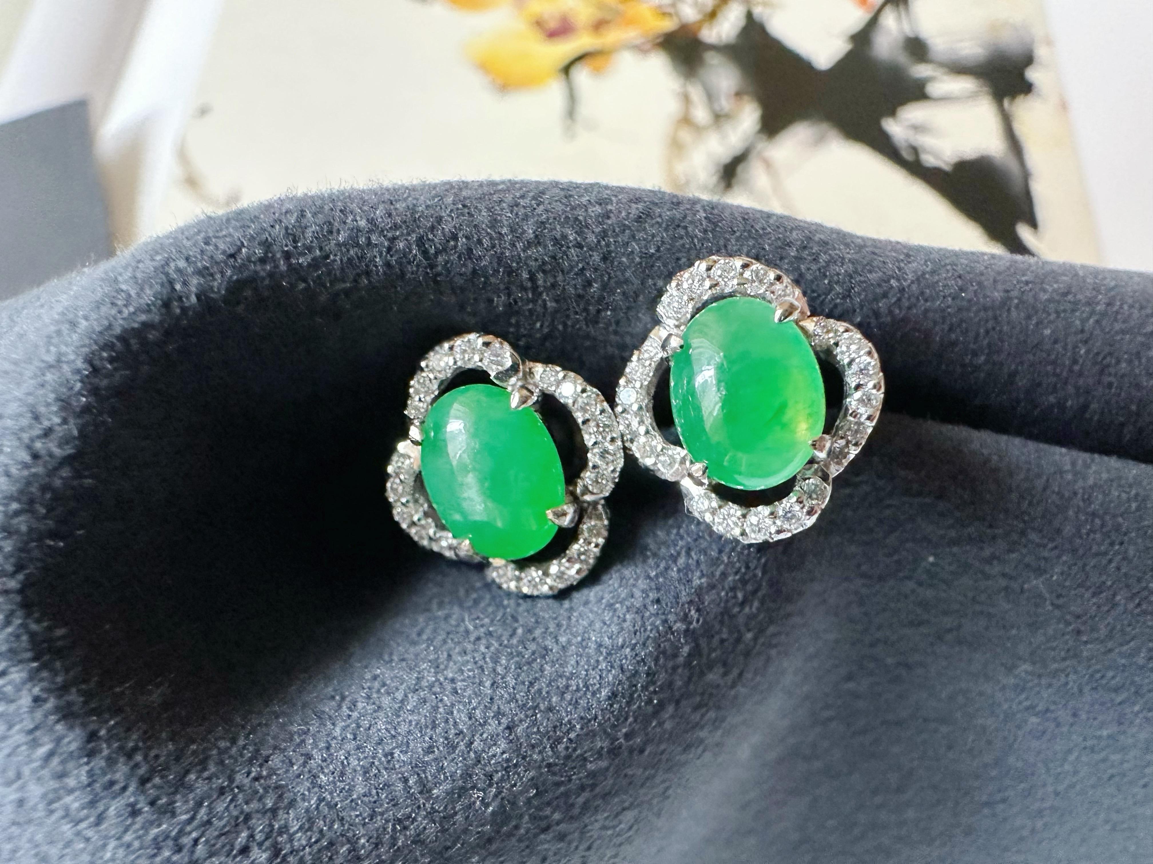 Boucles d'oreilles en Jade Cui Fei vert impérial naturel du Myanmar Clover Leaf Design (feuille de trèfle) en vente 2