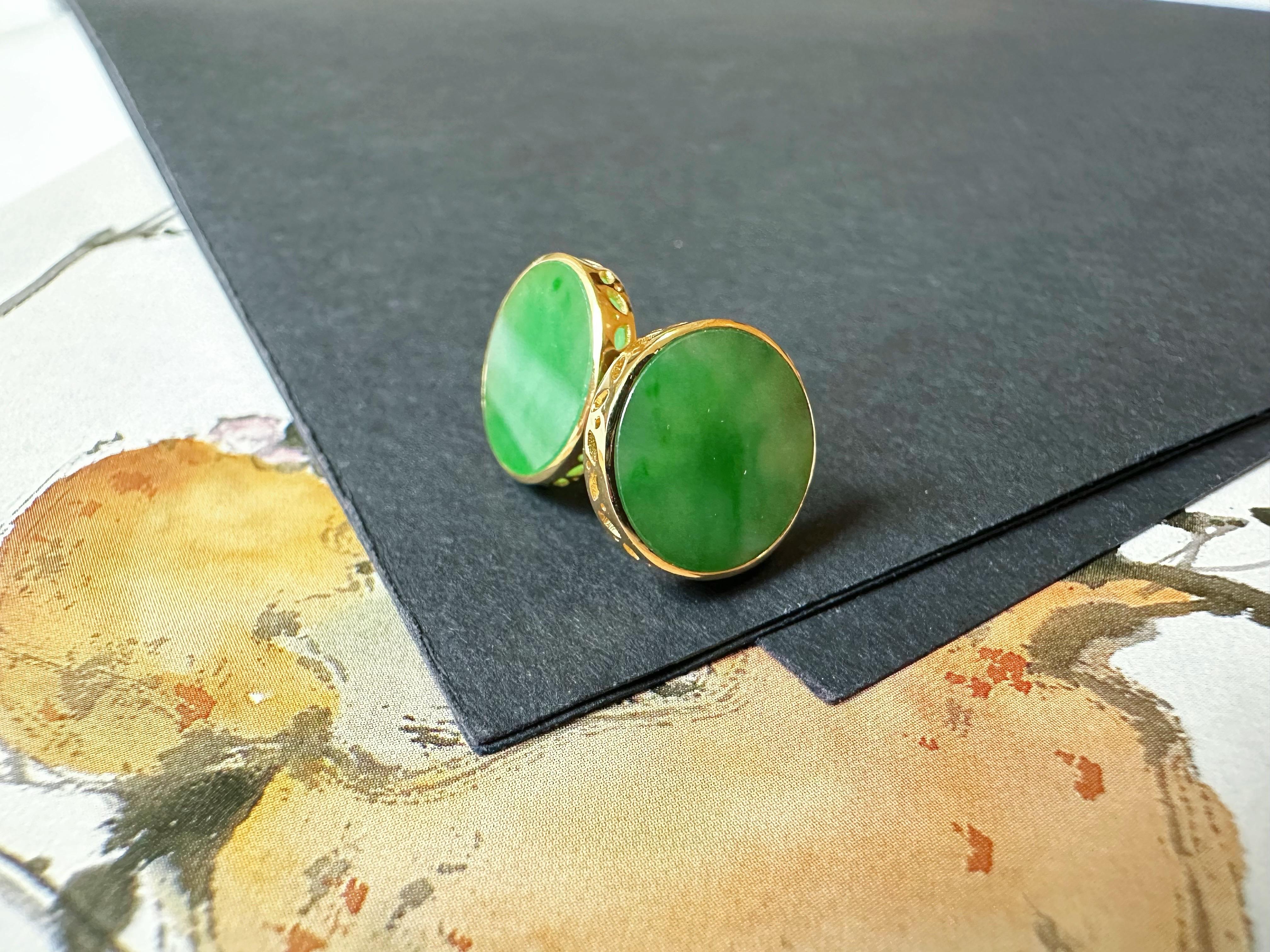 Runde Jadeit-Ohrringe aus 18 Karat Gold mit natürlichem, kaiserlich-grünem Icy-Typ aus Myanmar 1