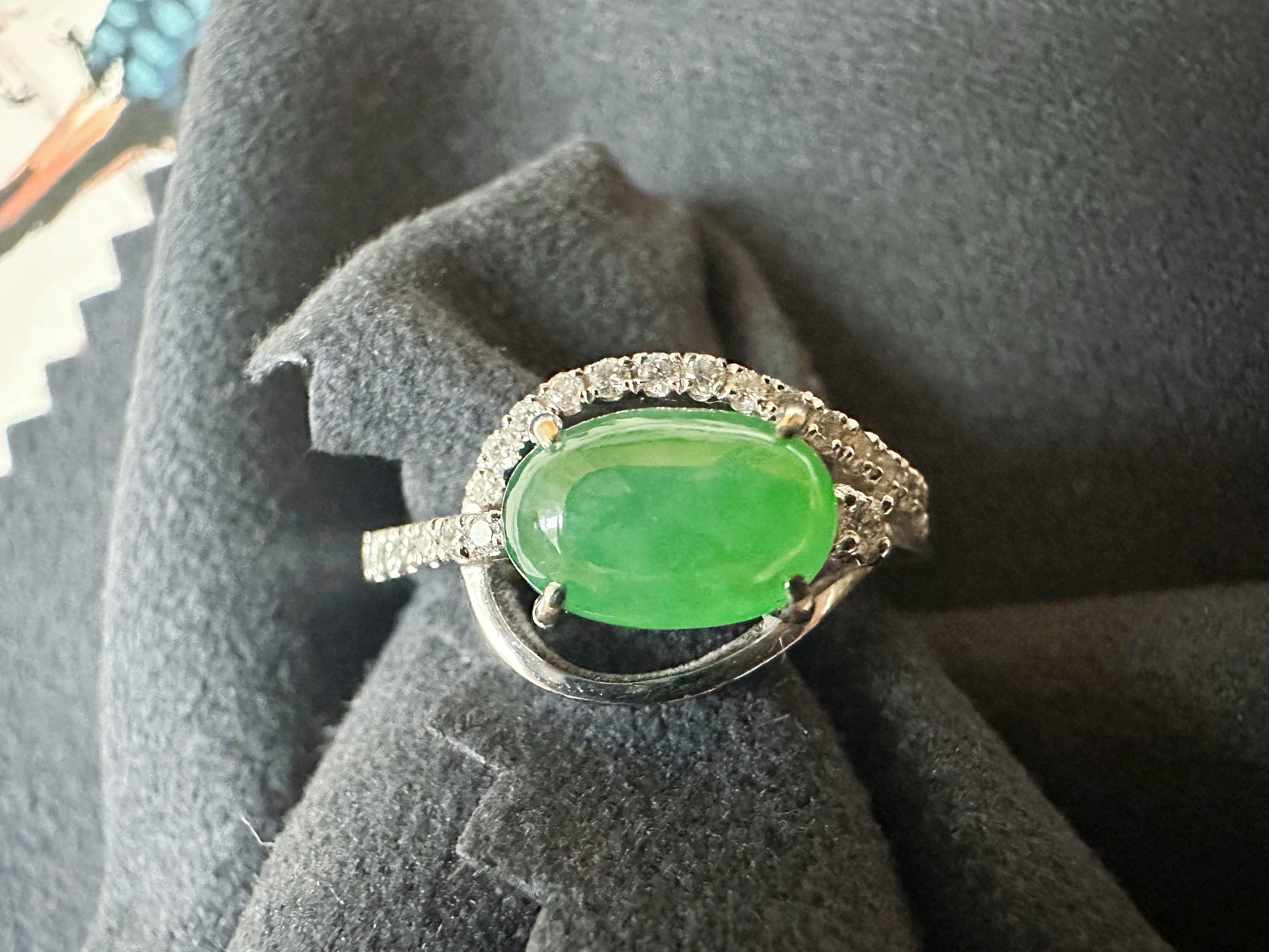 Natural Myanmar Imperial Green Jade Cabochon Ring in 18K White Gold with Diamond In New Condition For Sale In Kowloon, HK