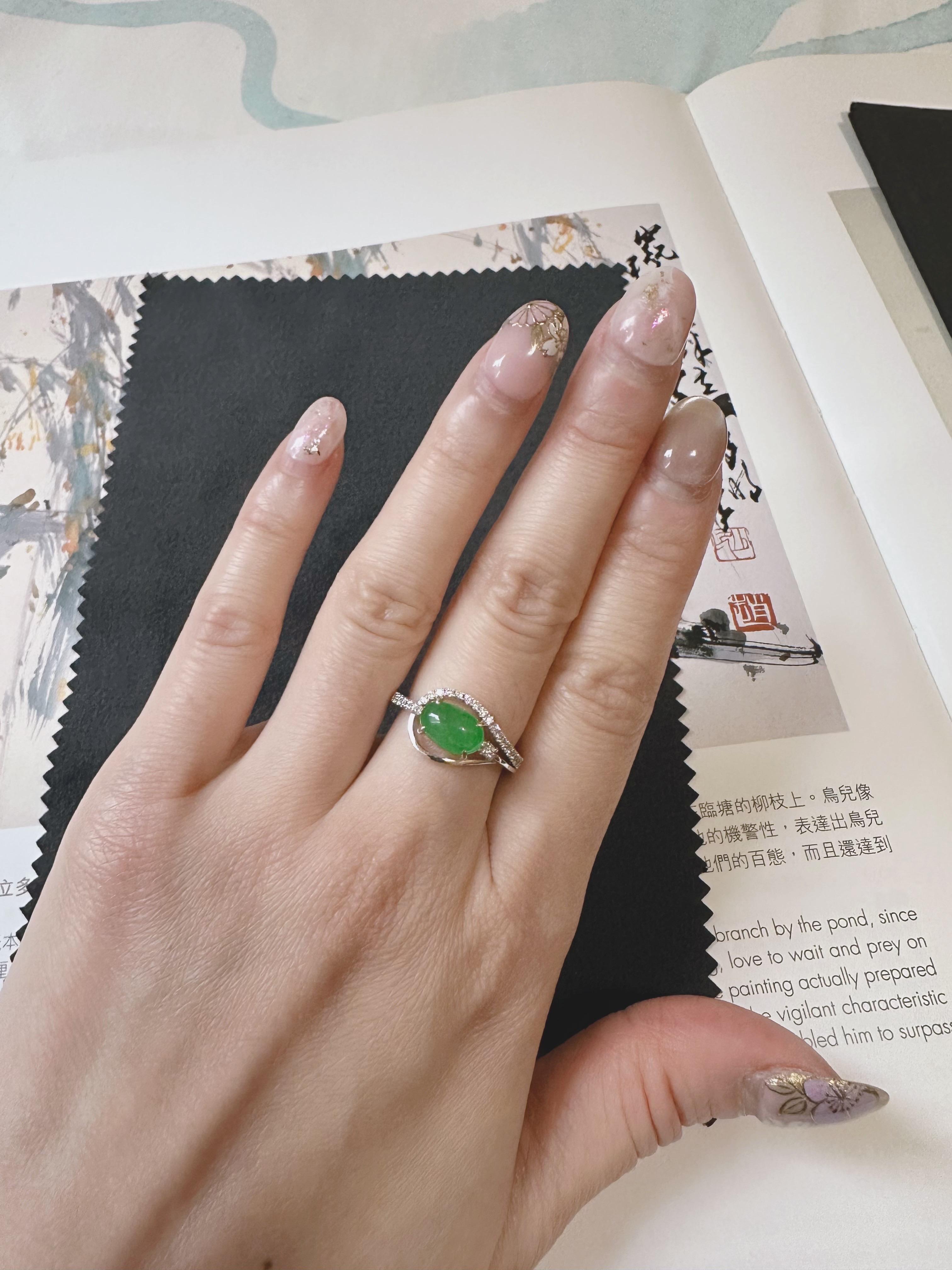 Natural Myanmar Imperial Green Jade Cabochon Ring in 18K White Gold with Diamond For Sale 1