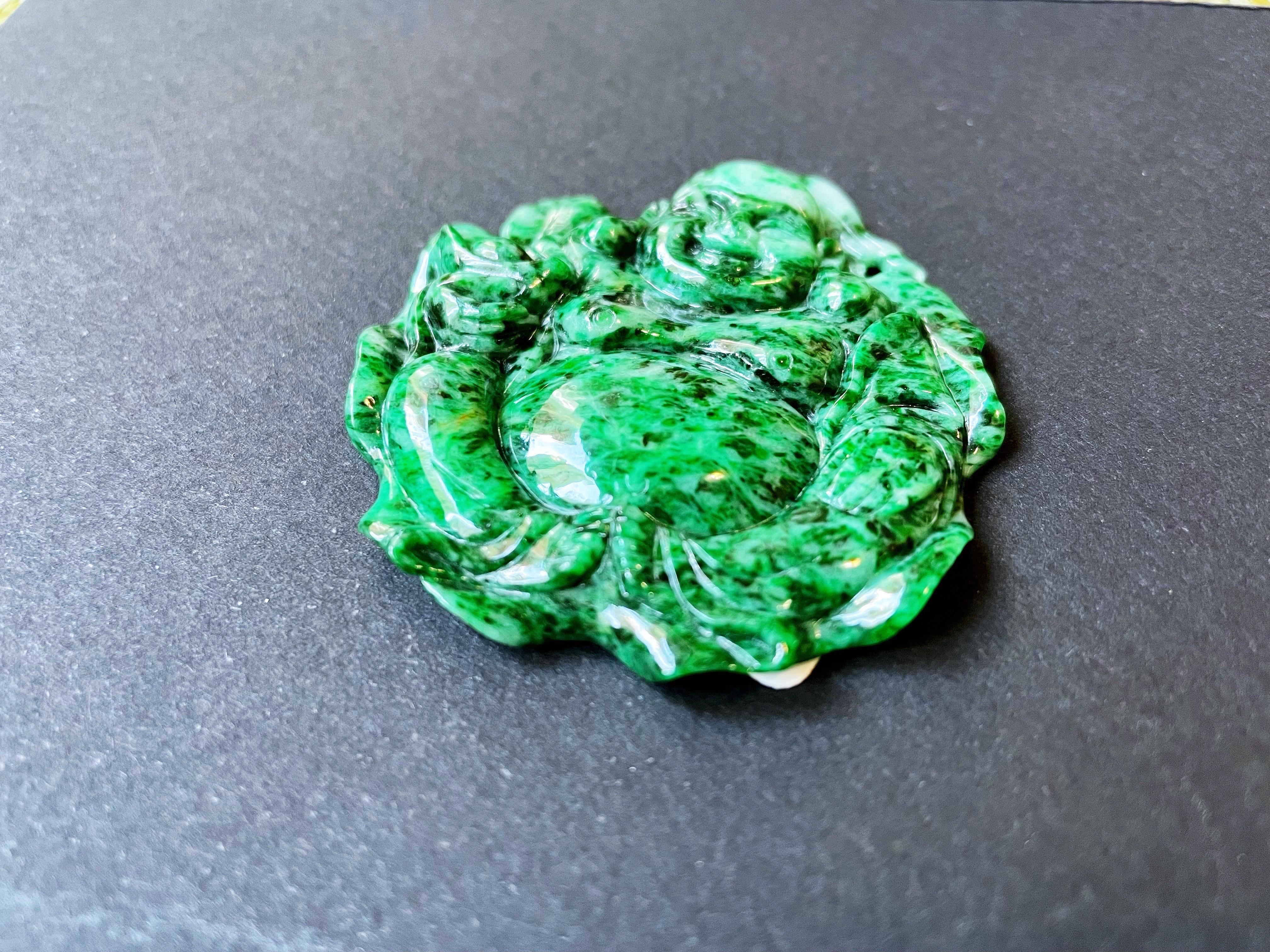 Artigiano Giada naturale del Myanmar di colore verde intenso Happy Buddha, ciondolo per la creazione di gioielli in vendita