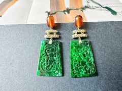 Boucles d'oreilles sculptées en jade vert intense du Myanmar naturel avec grenat orange et or 18K
