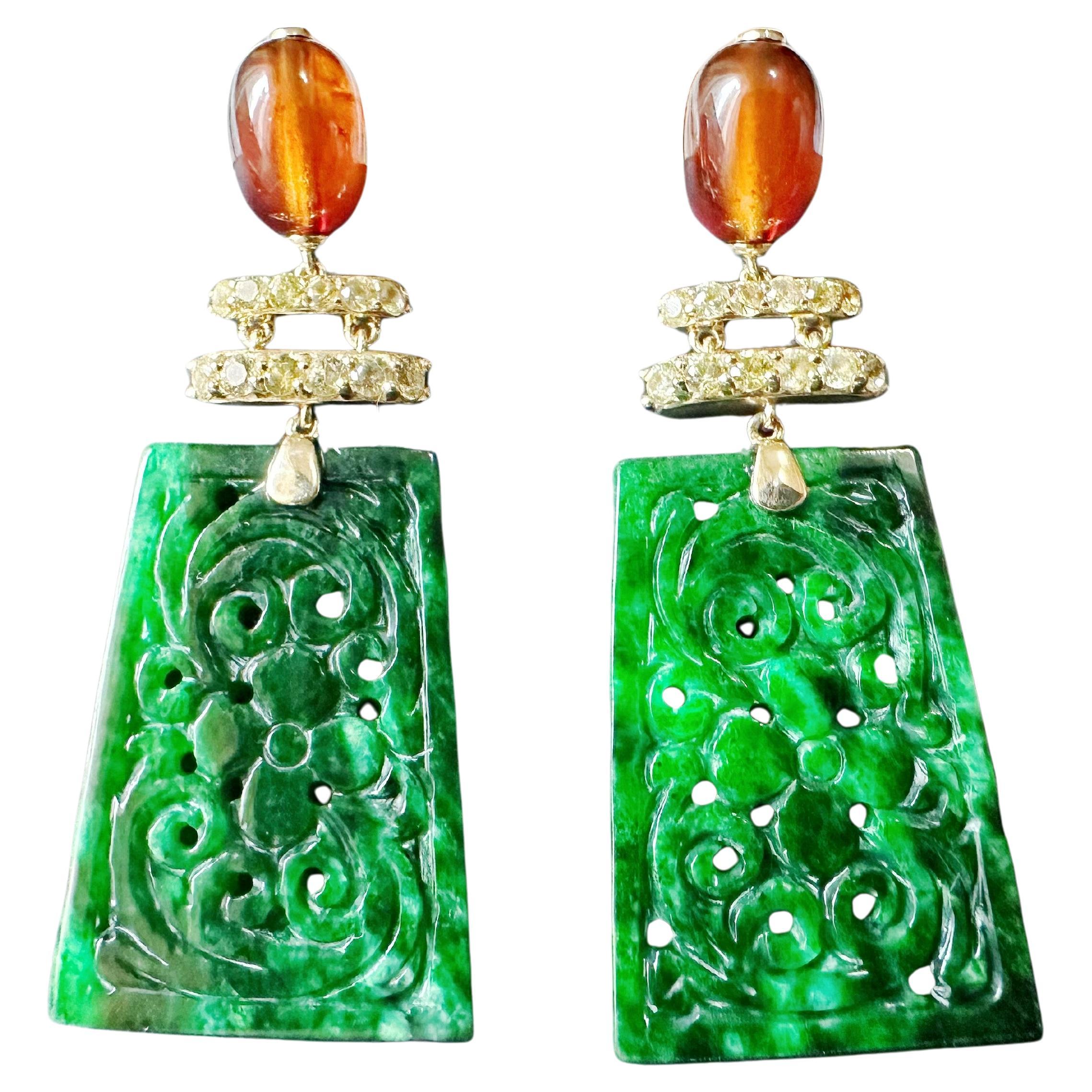 Natural Myanmar Intense Green Jade Carved Earrings with Orange Garnet 
18K Gold en venta