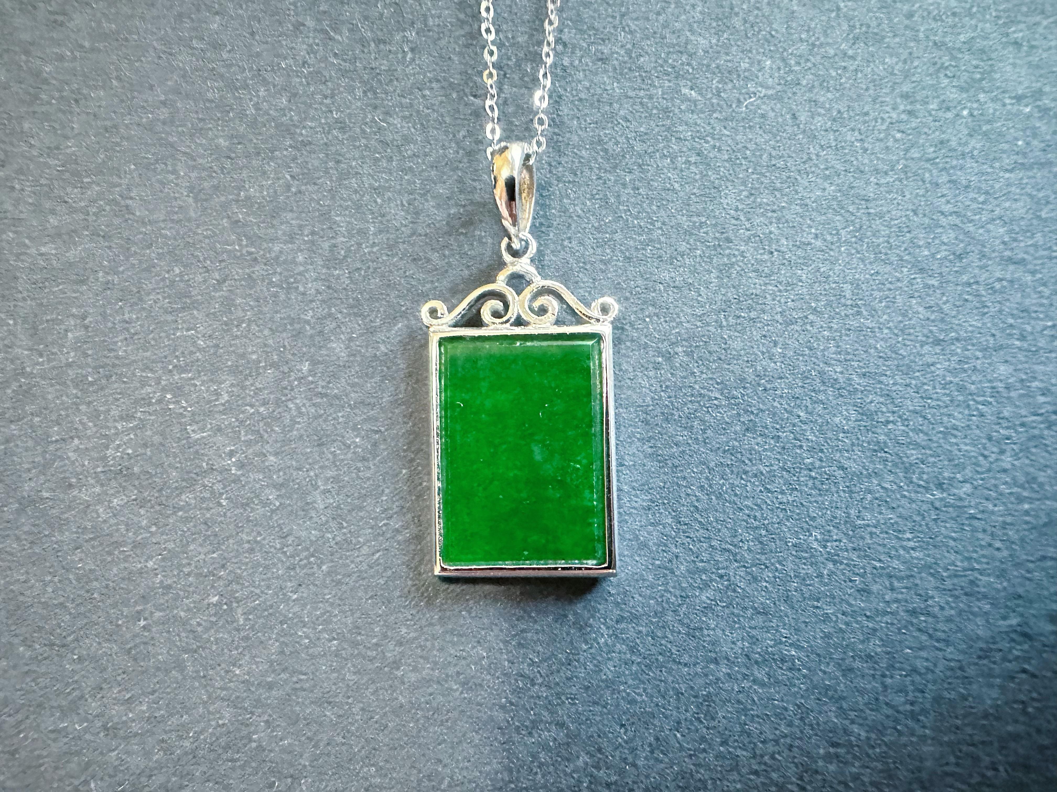 Natural Myanmar Intense Green Jade Pendant in 18K White Gold Plated Silver in vendita 4