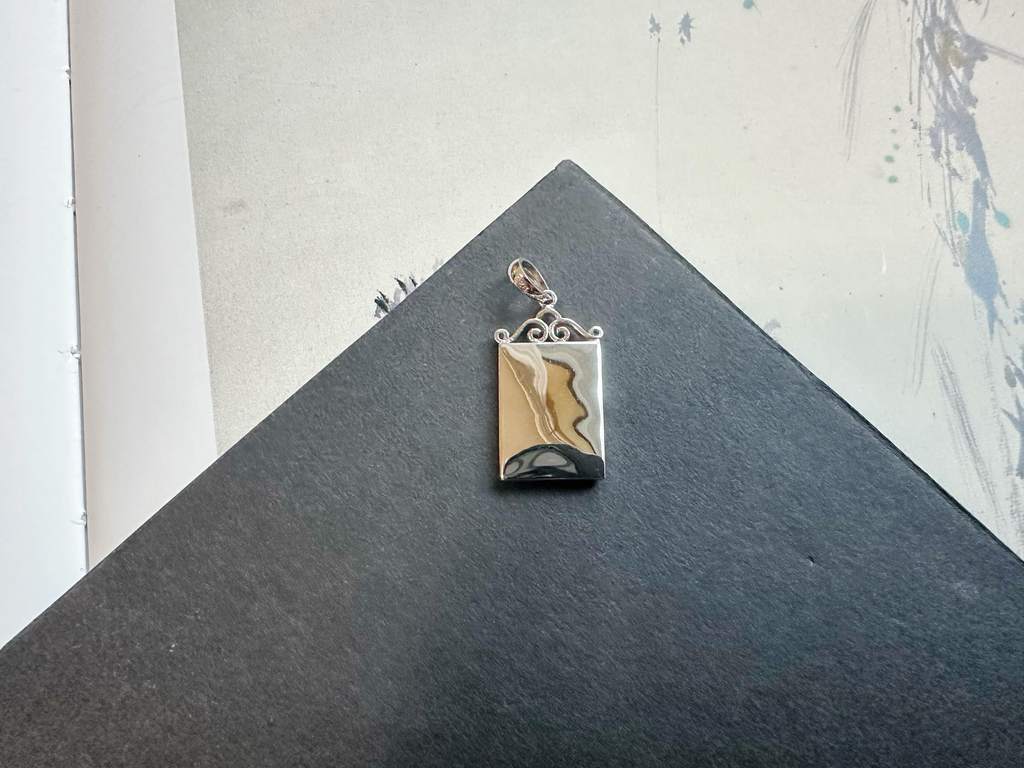 Natural Myanmar Intense Green Jade Pendant in 18K White Gold Plated Silver in vendita 5