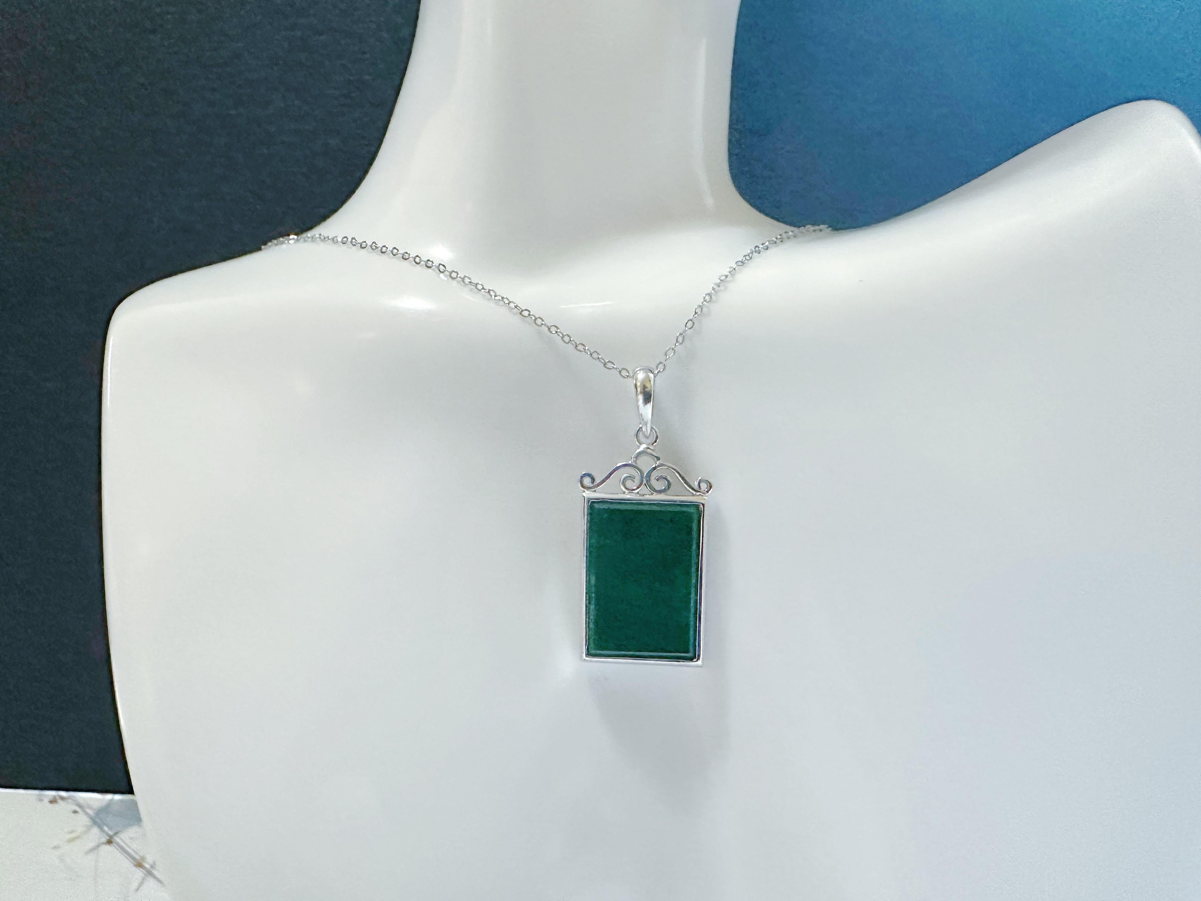 Natural Myanmar Intense Green Jade Pendant in 18K White Gold Plated Silver in vendita 8