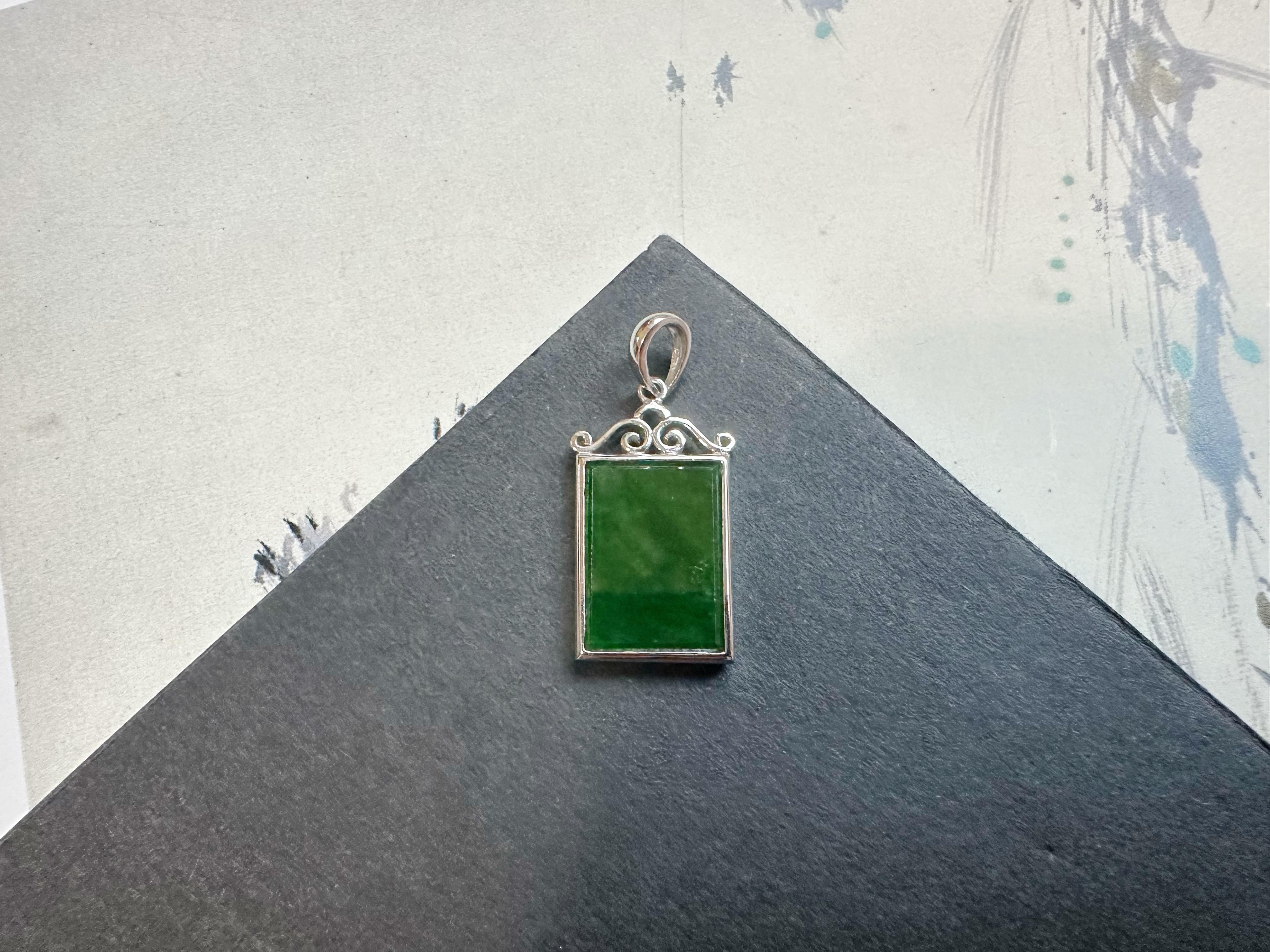 Quadrato Natural Myanmar Intense Green Jade Pendant in 18K White Gold Plated Silver in vendita