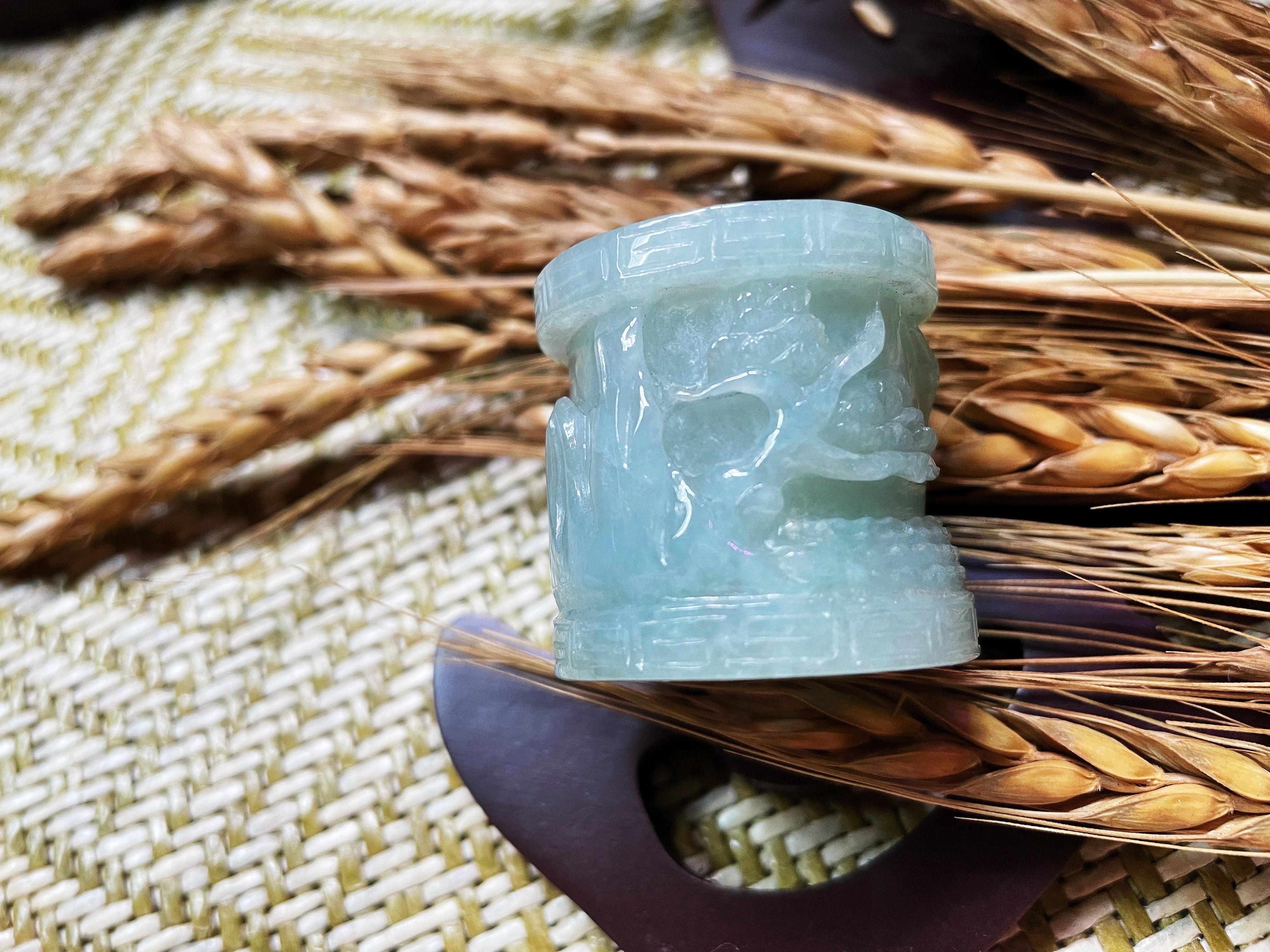 Statue de grue en jade naturel du Myanmar, sculptée à la main, symbolisant la longévité en vente 1