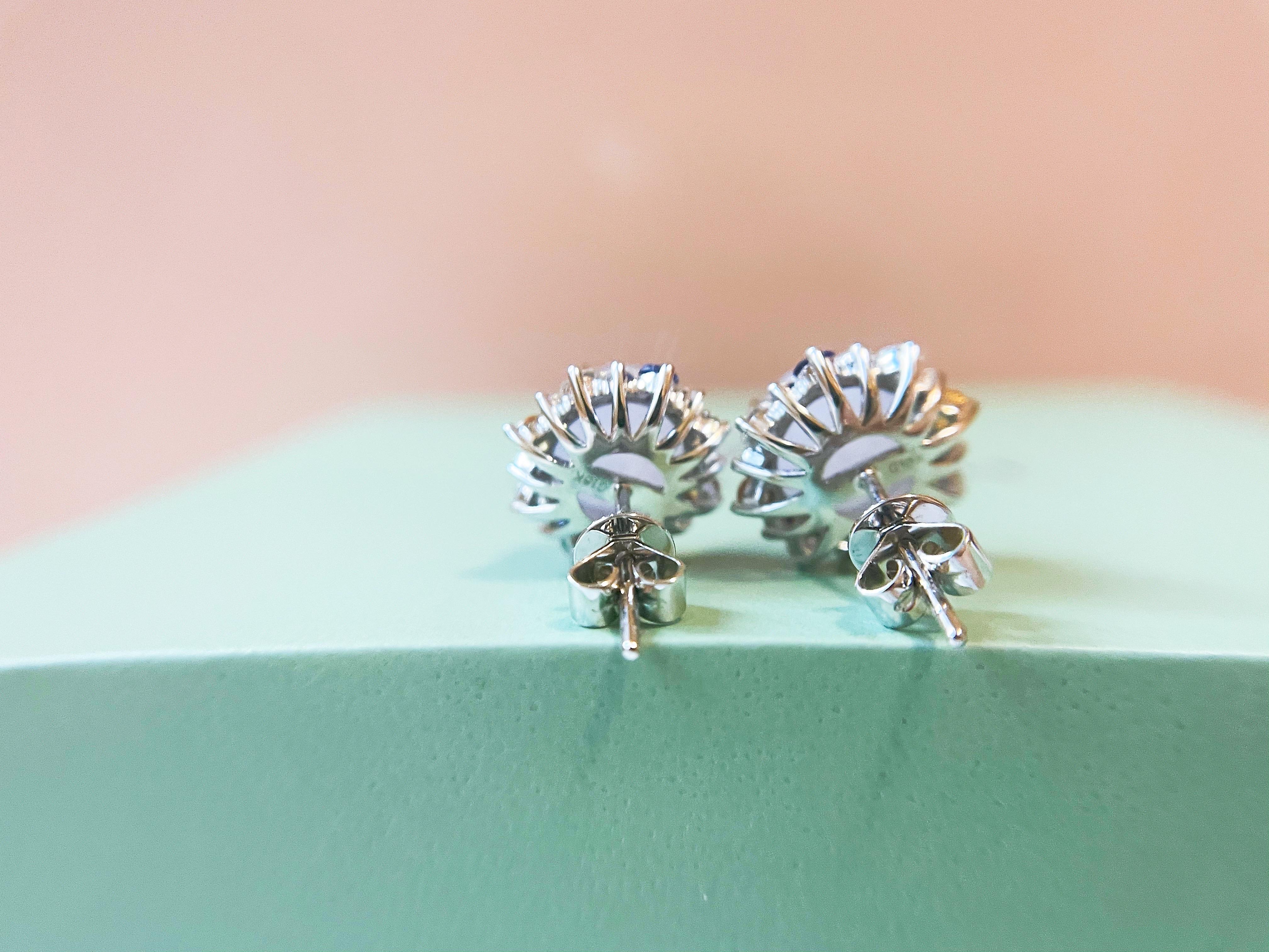 Orecchini di giada ghiacciata lavanda del Myanmar in oro 18K e diamanti in vendita 5