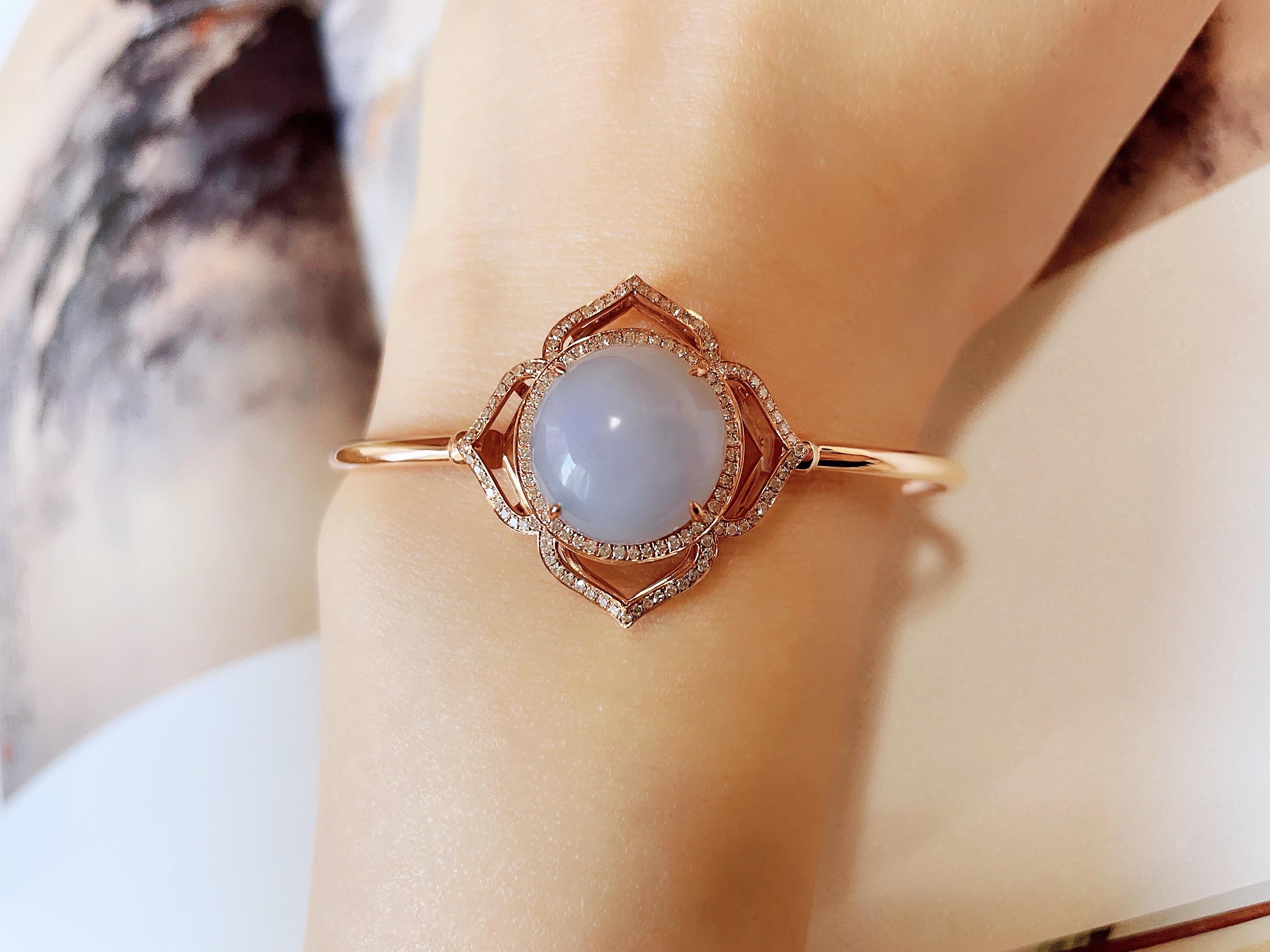 Round Cut Natural Myanmar Lavender Jadeite Cabochon Bracelet in 18K Rose Gold & Diamond For Sale