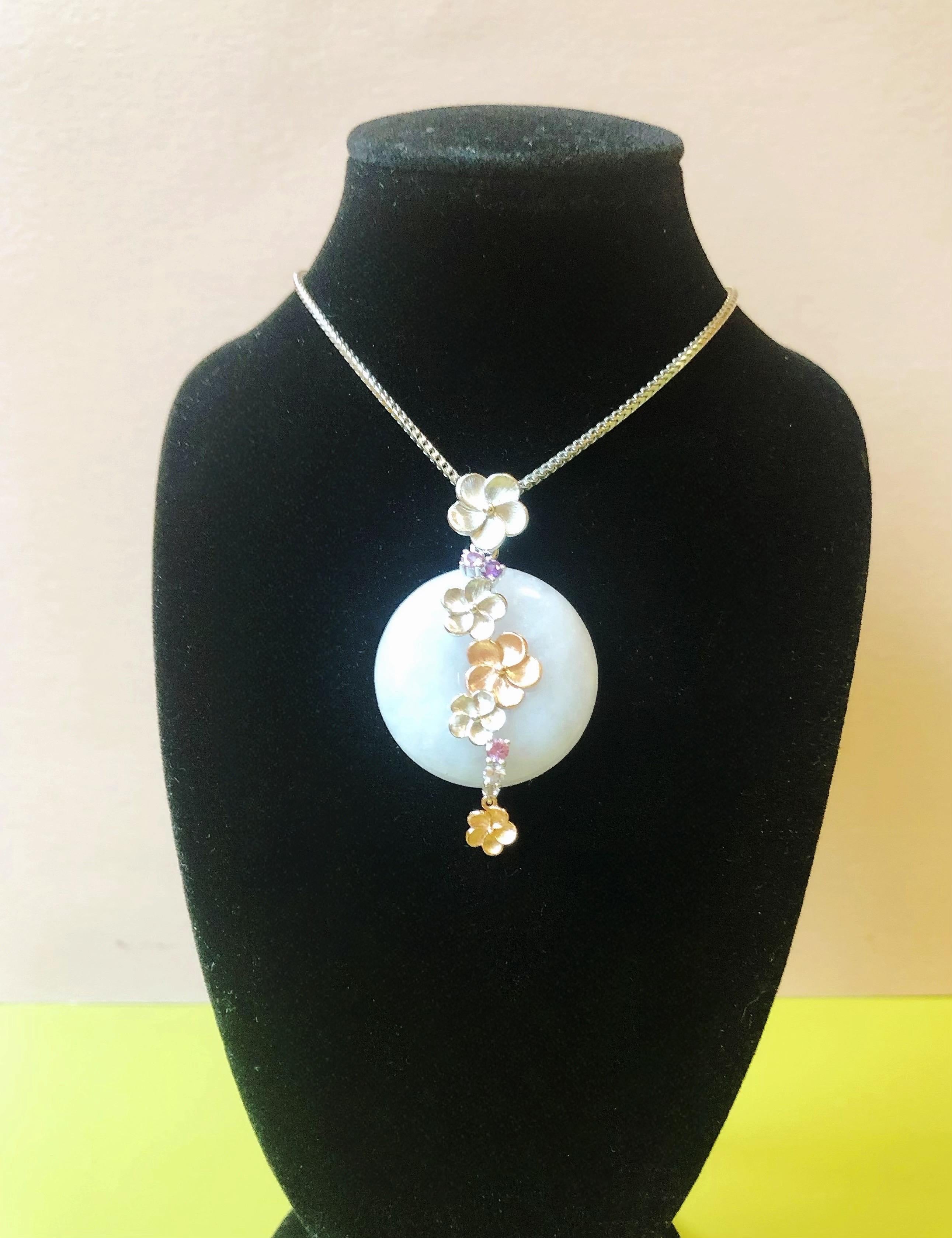 Ciondolo a ciambella di giada naturale del Myanmar con tonalità lavanda e oro bicolore 14K in vendita 6